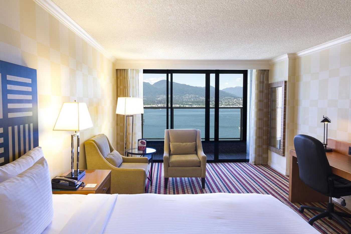Pinnacle-Hotel-Harbourfront-Room-16