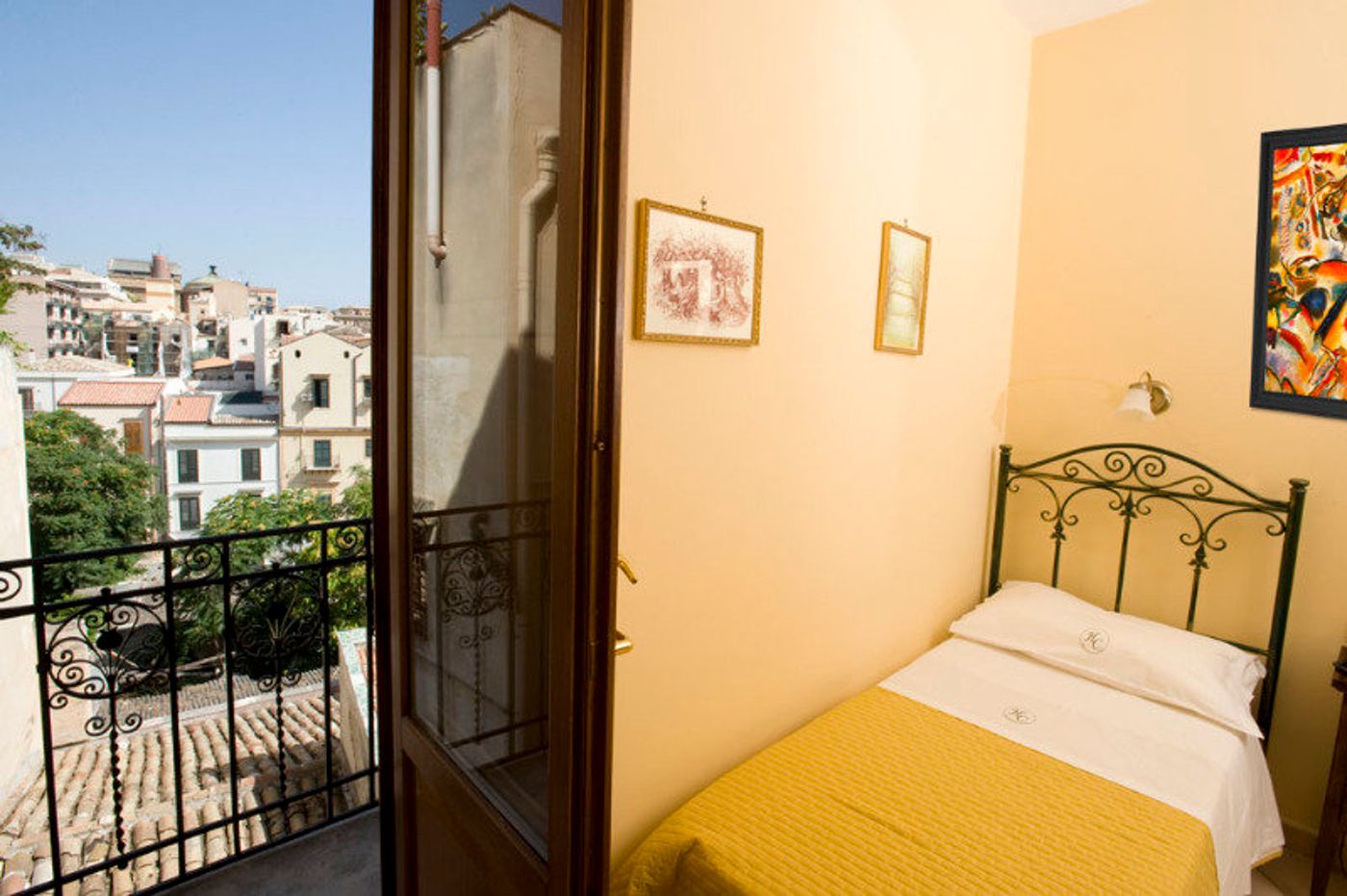 Hotel-Columbia-Room-11