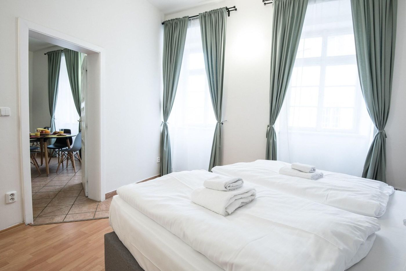 Boutique-Apartments-White-Swan-Room-50