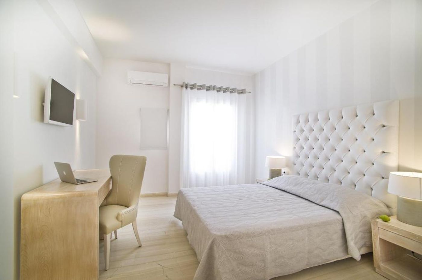 Santorini-Palace-Room-12