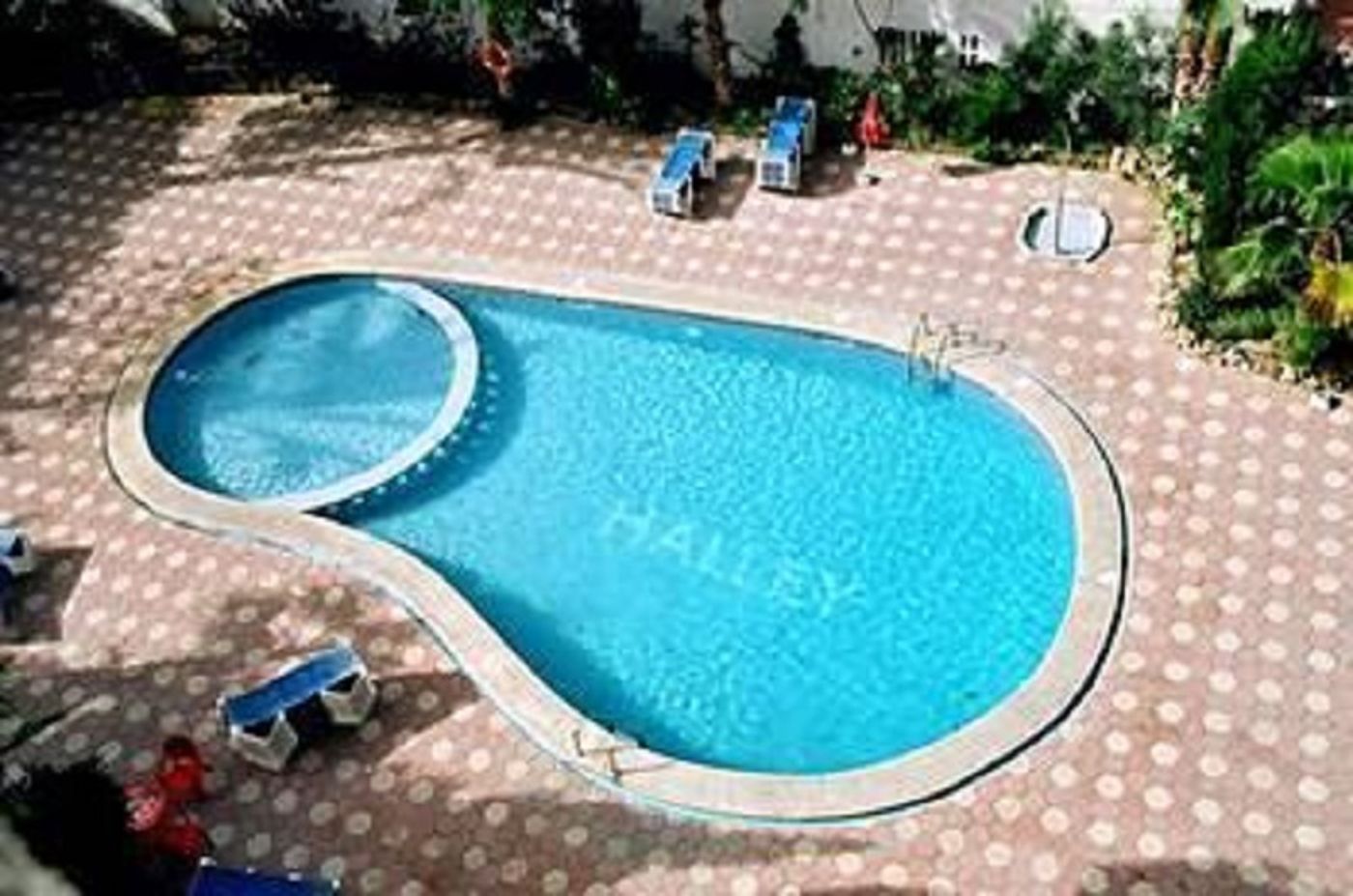 Apartamentos-Halley-Affiliated-By-Melia-Pool-10