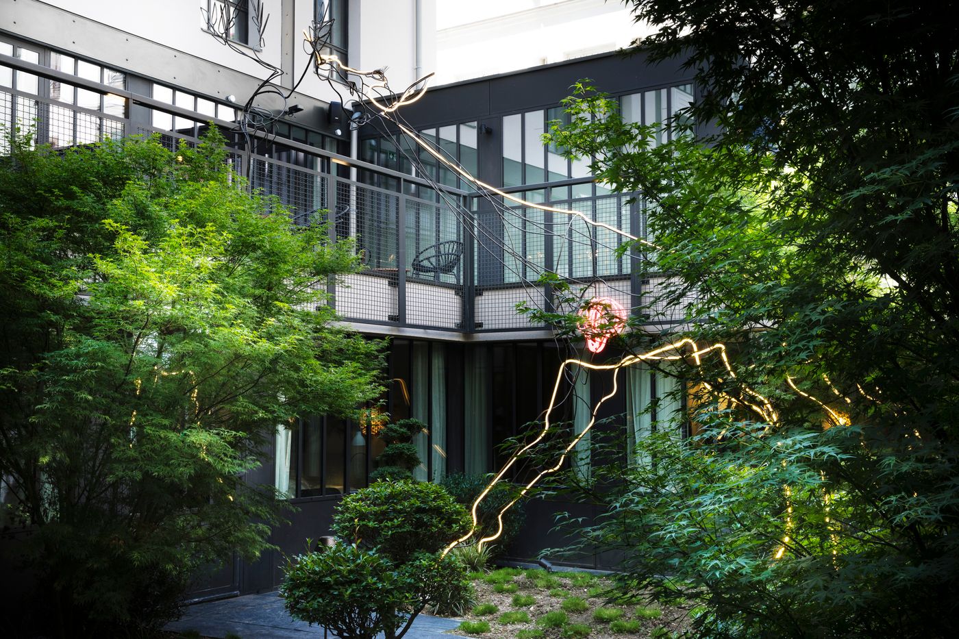 Les-Deux-Girafes-Terrace-51