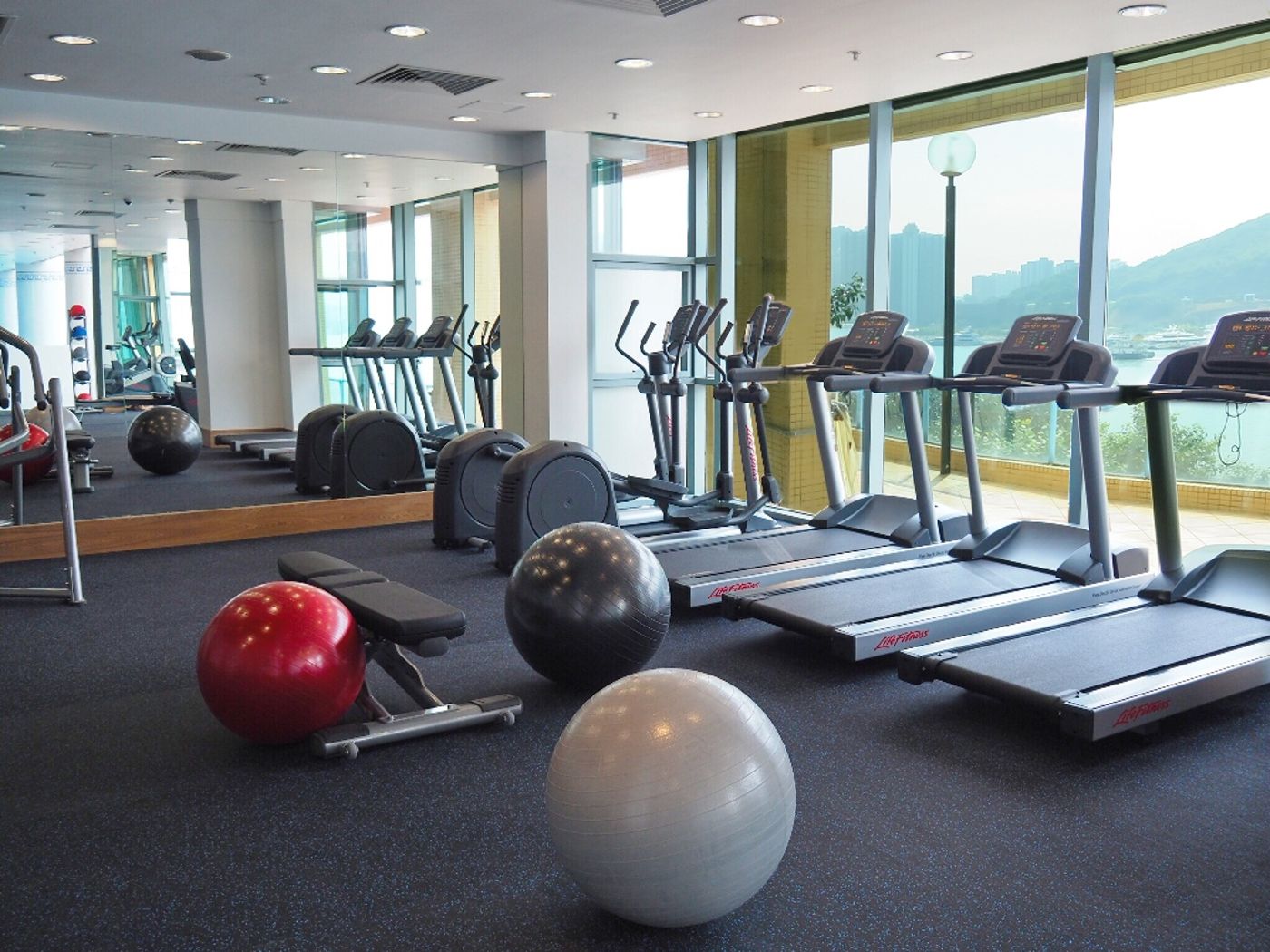 Grand-Bay-View-Hotel-Sports-and-Entertainment-13