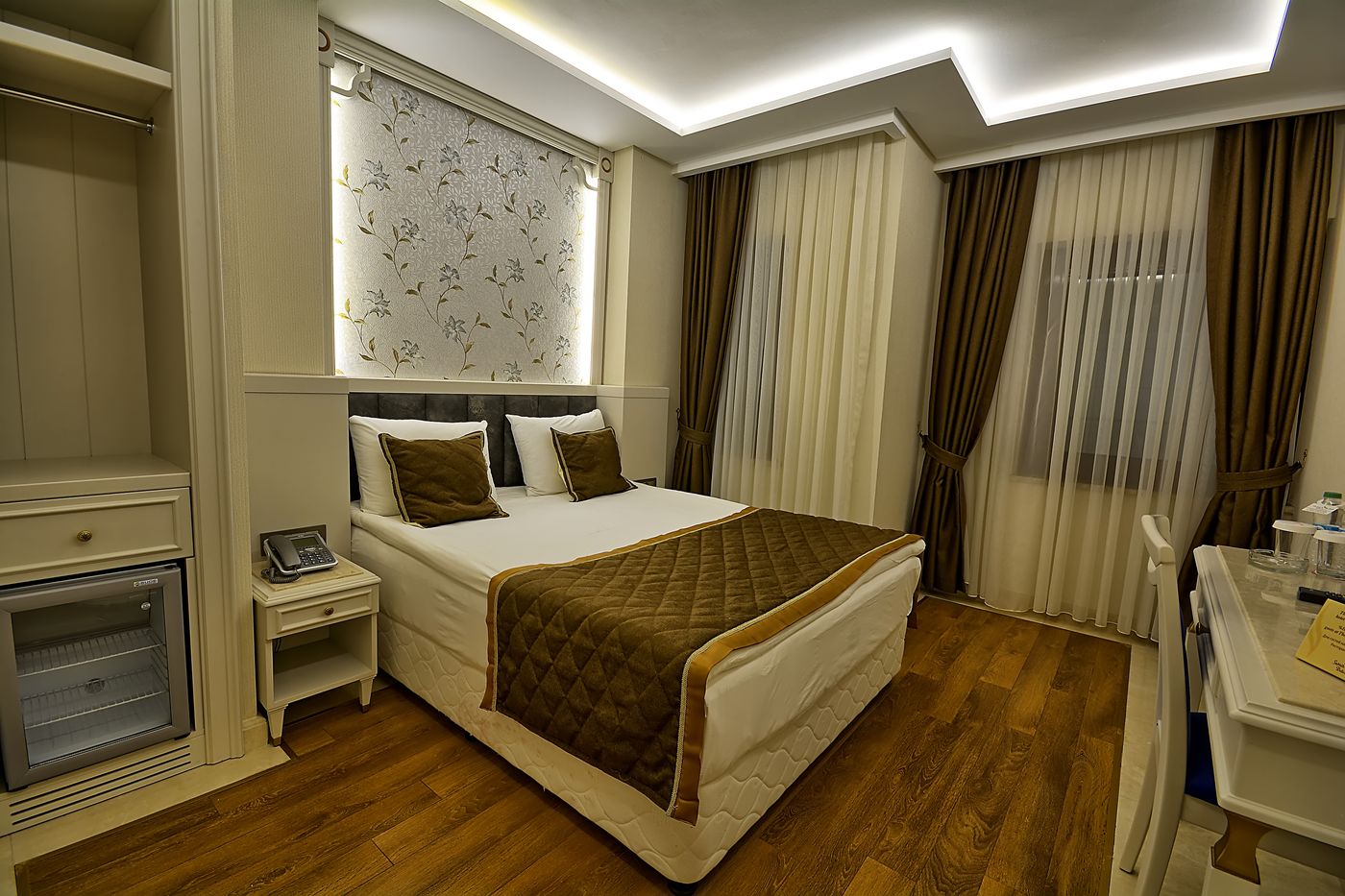 Samir-Deluxe-Hotel-Room-17
