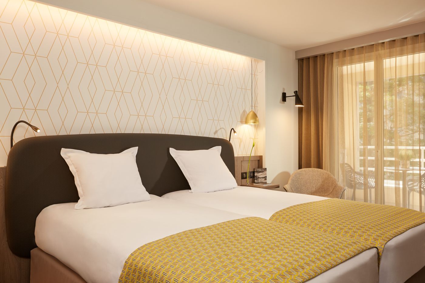 Auteuil-Tour-Eiffel-Room-13