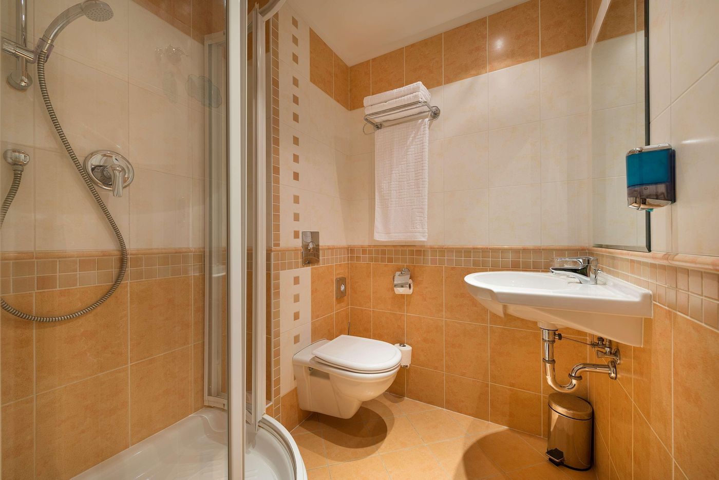 EA-Hotel-Rokoko-Room-24