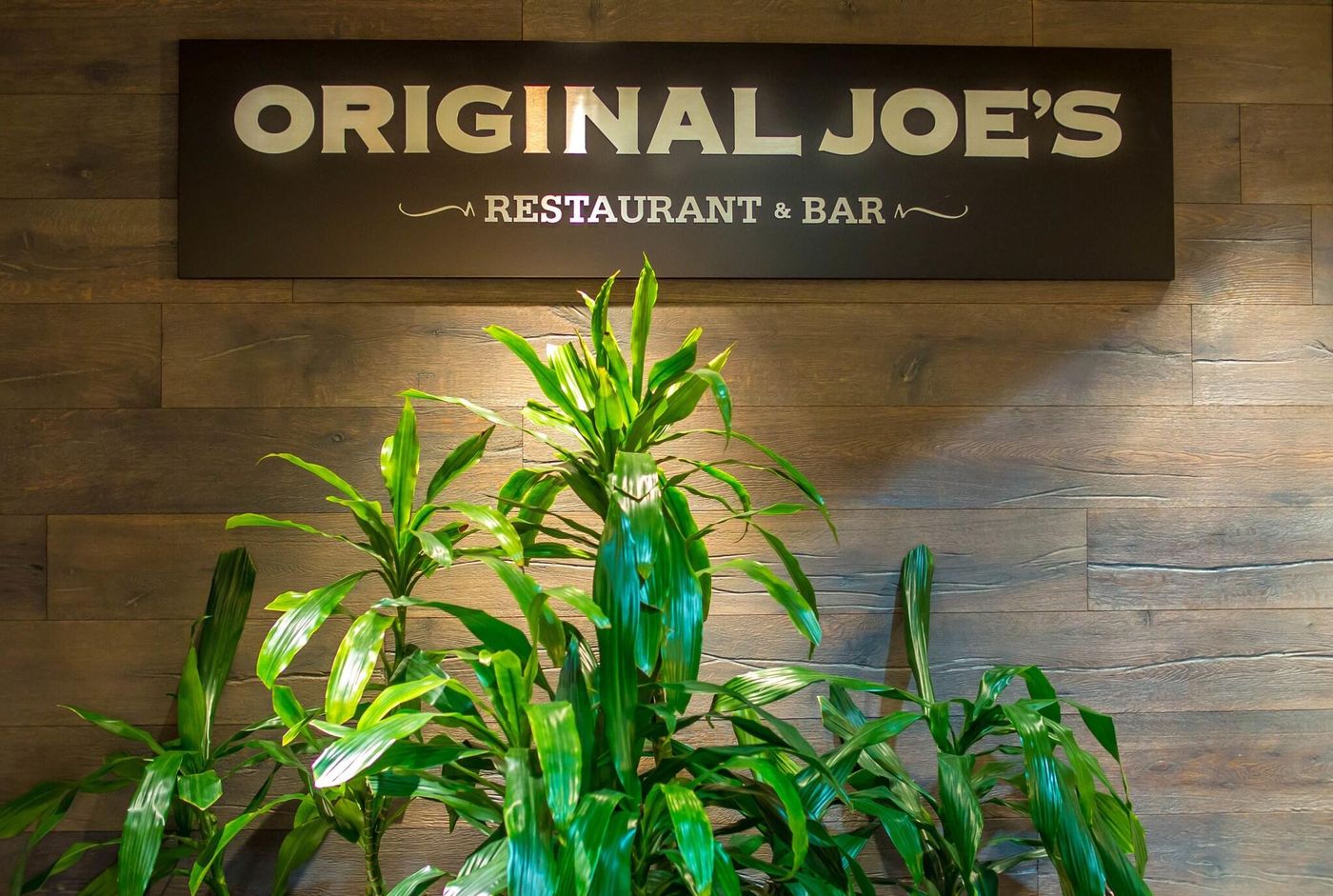 Rosedale-On-Robson-Suites-Hotel-Restaurant-17