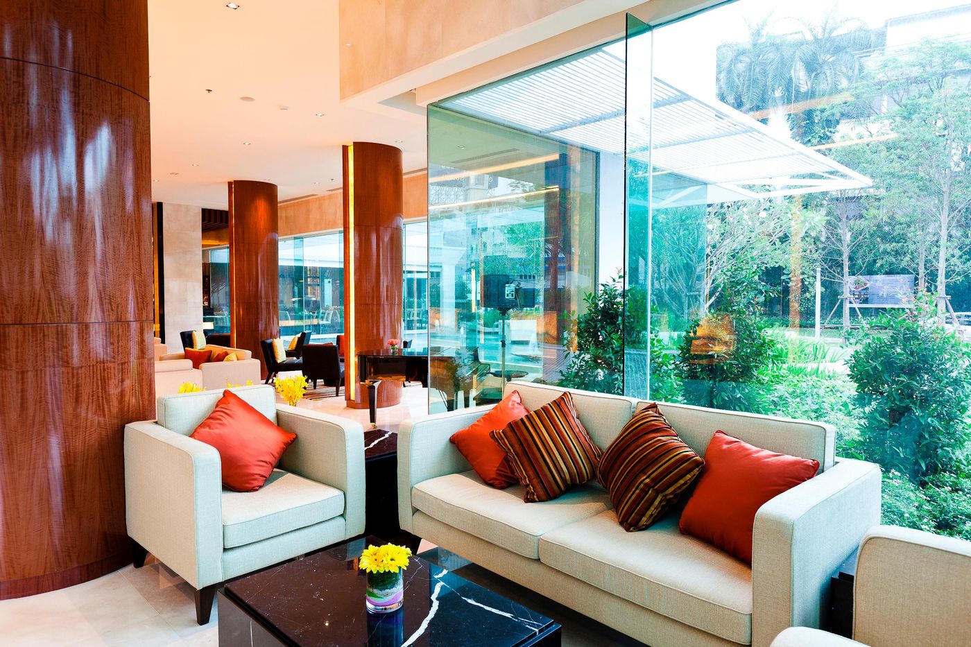 Royal-Princess-Larn-Luang-Bangkok-Lobby-11