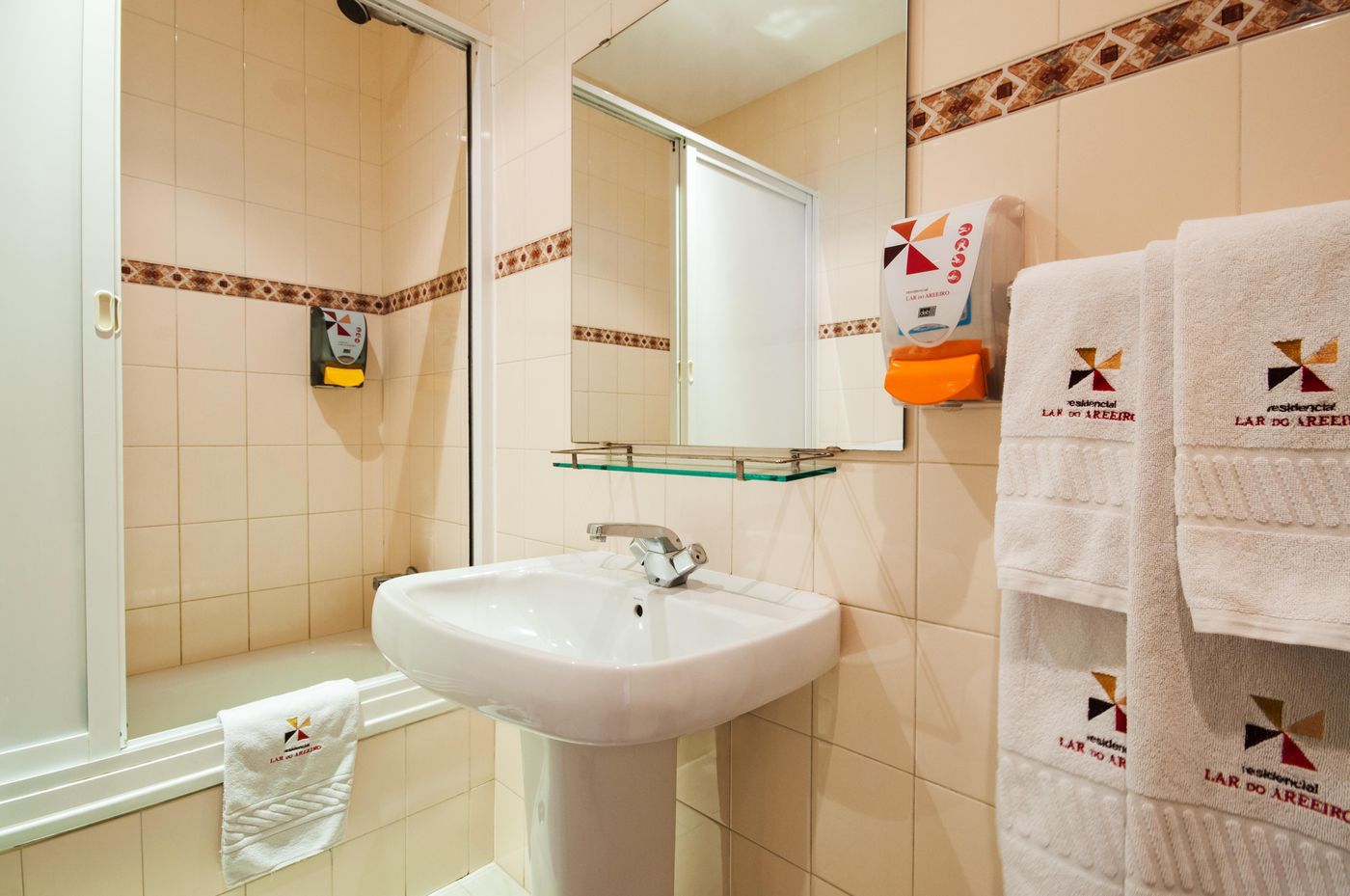 Residencial-Lar-do-Areeiro-Room-14