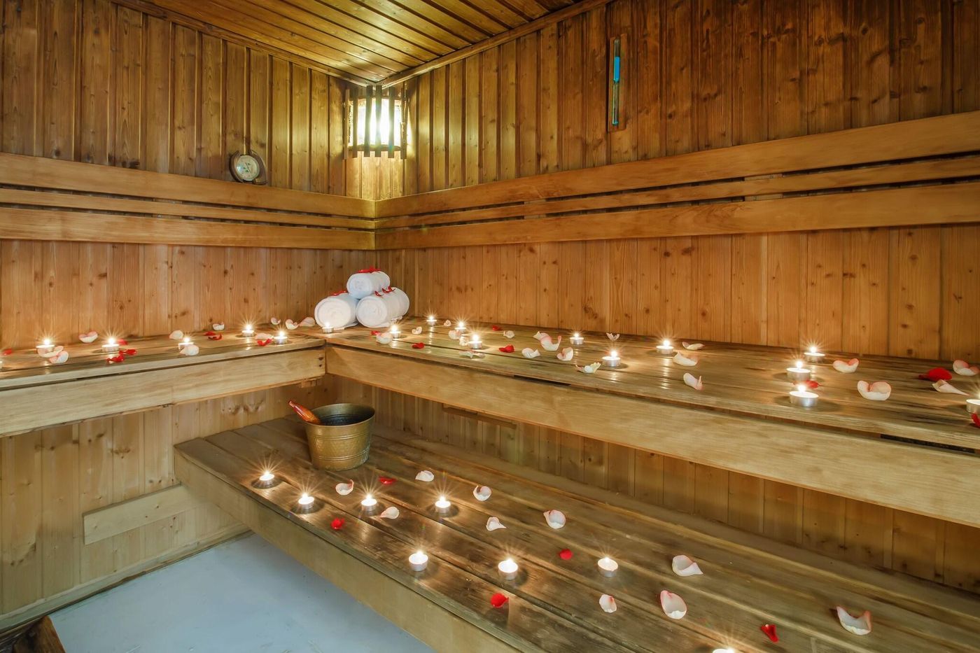 Grand-Excelsior-Bur-Dubai-Sports-and-Entertainment-64