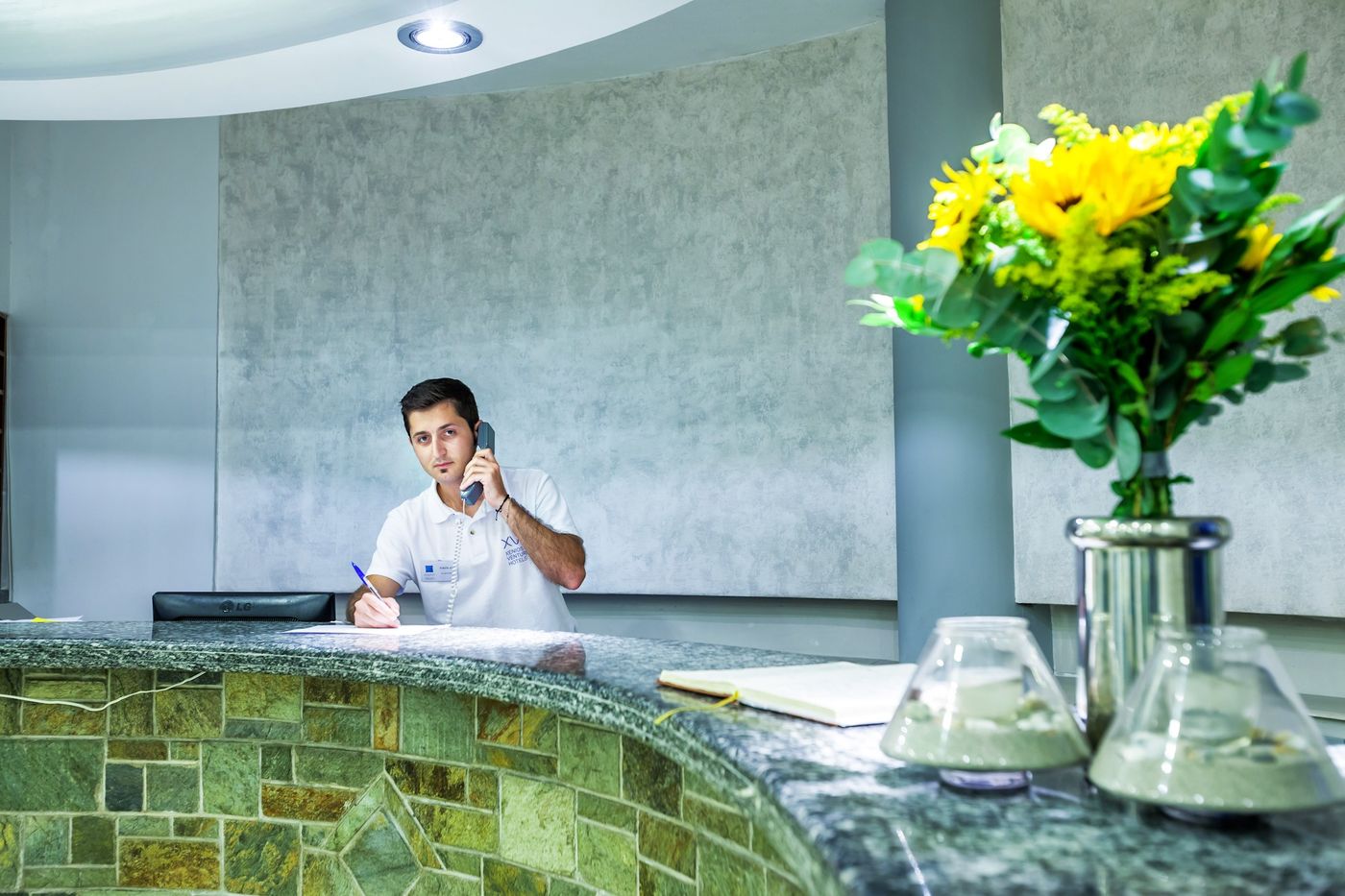 Dolphin-Beach-Hotel-Lobby-31