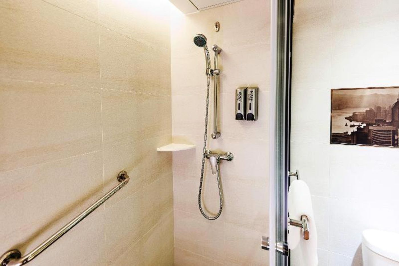 Metropark-Mongkok-Room-21