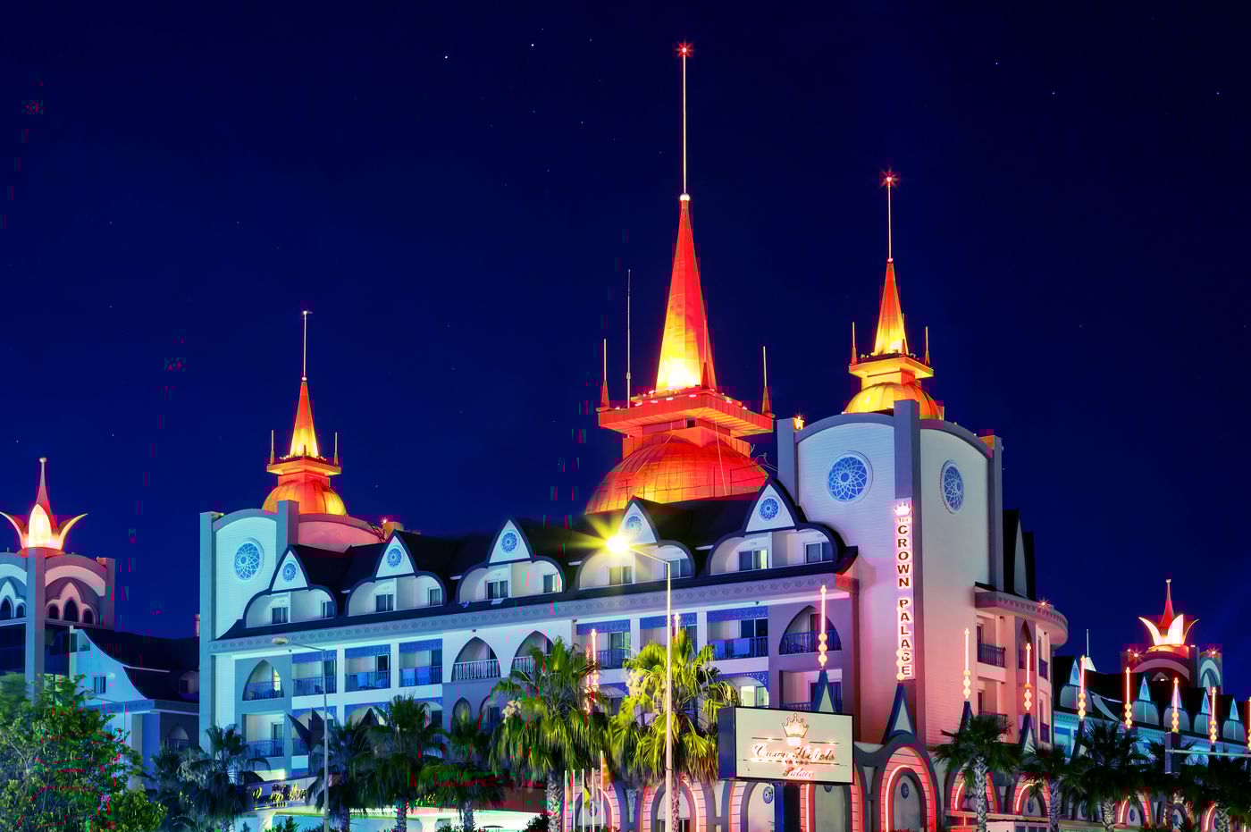 Side-Crown-Palace-General-view-11