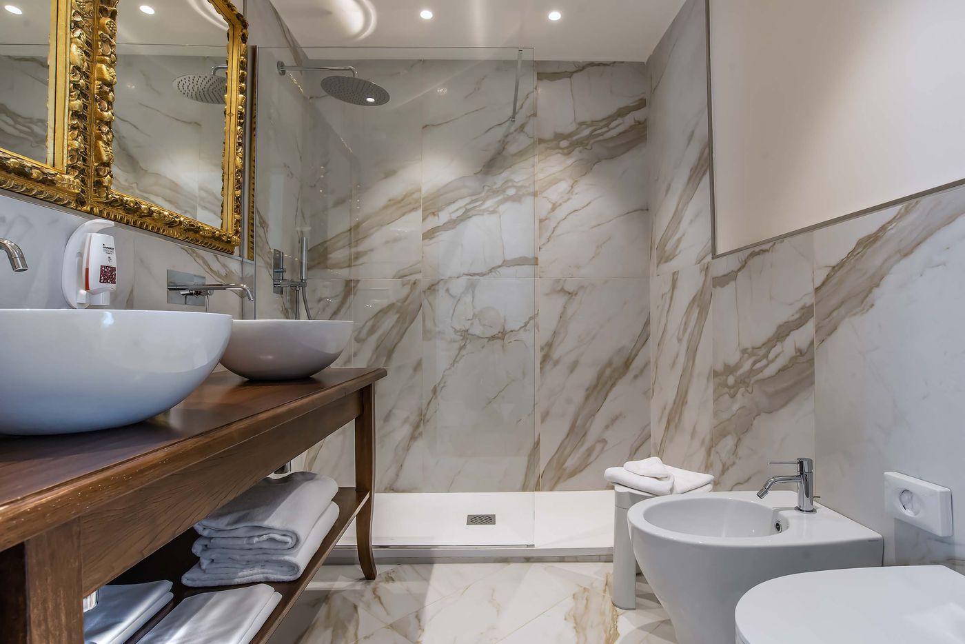 Machiavelli-Palace-Room-60