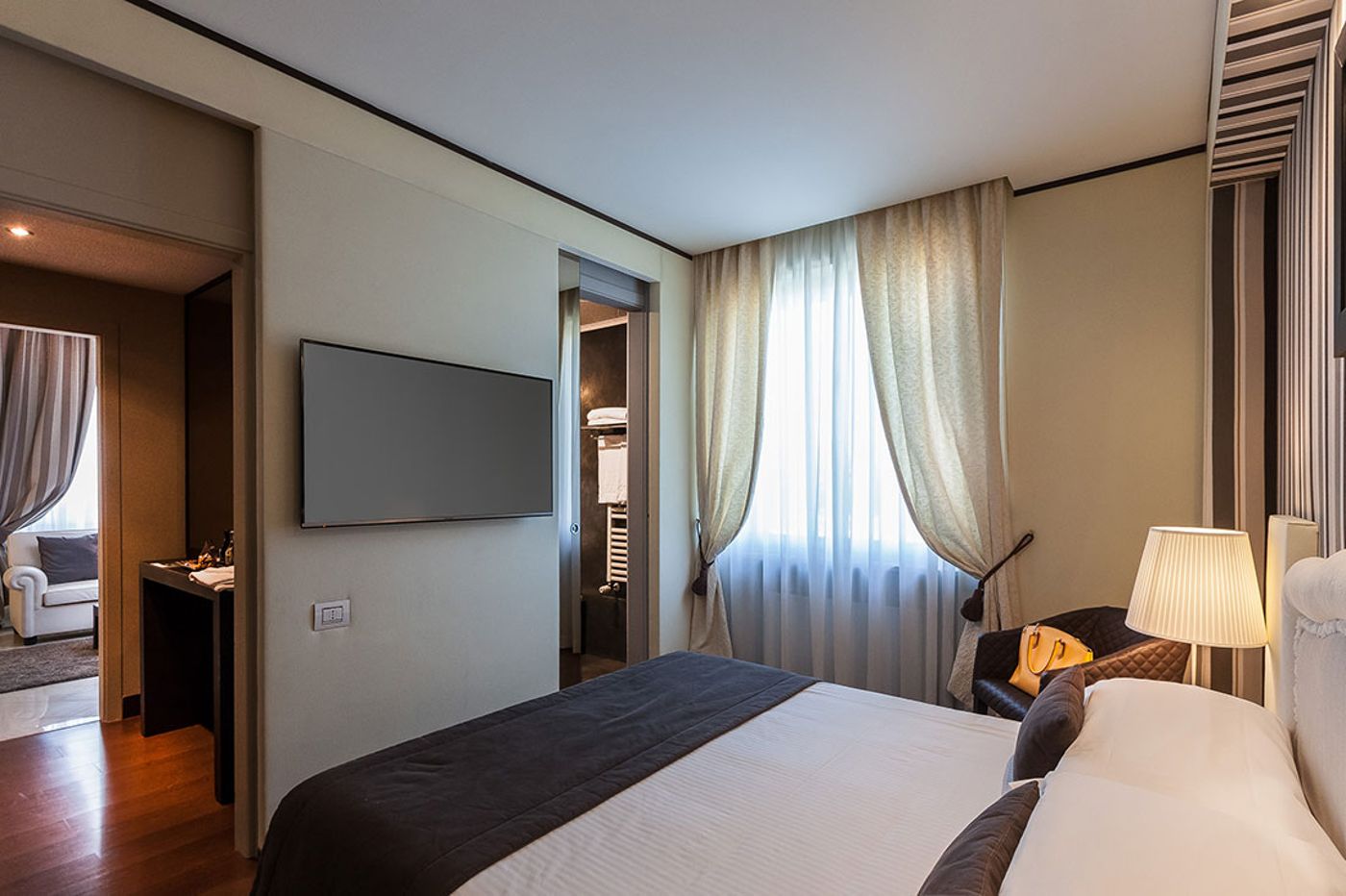 TH-Roma---Carpegna-Palace-Room-8