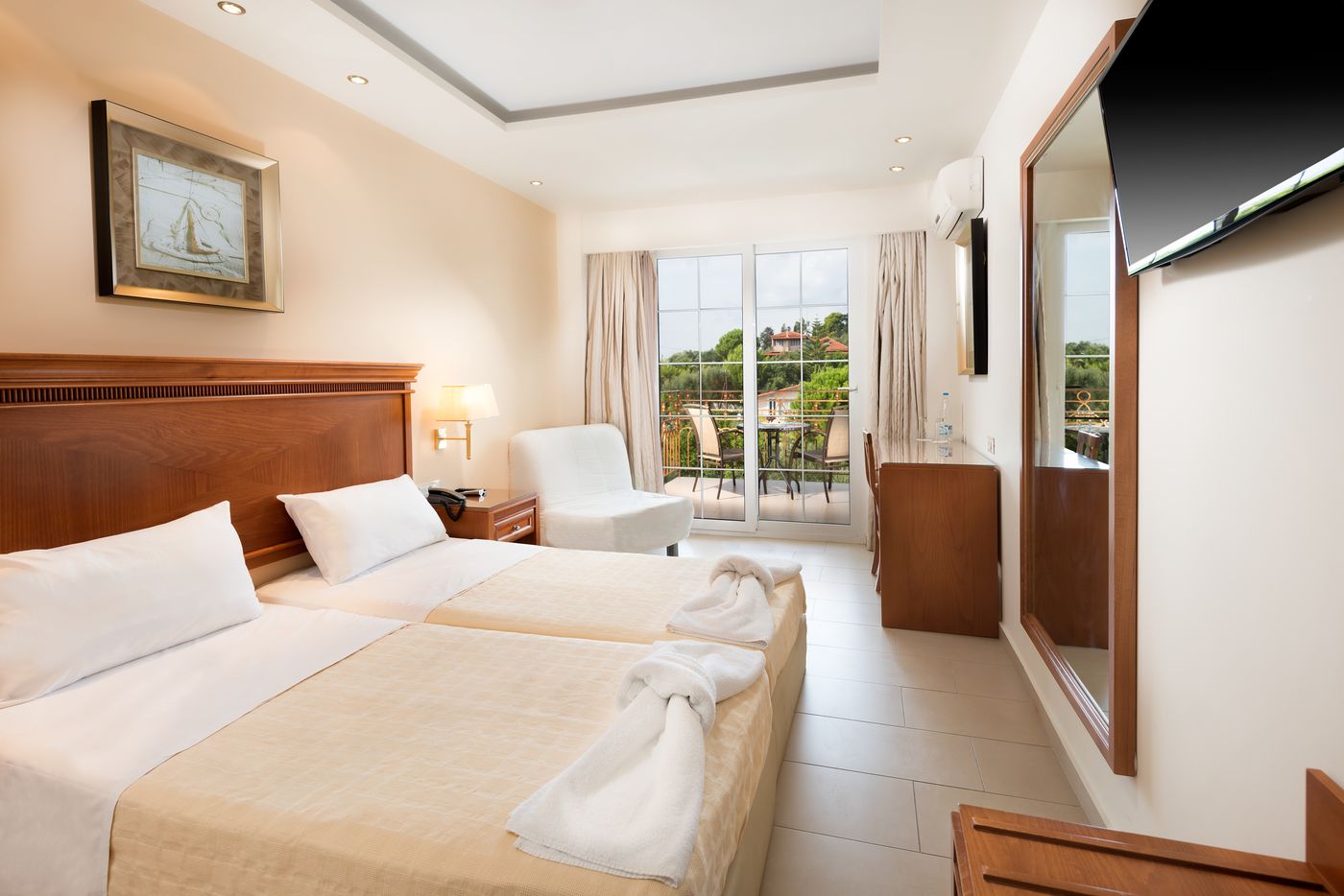 Avalon-Hotel-Room-16