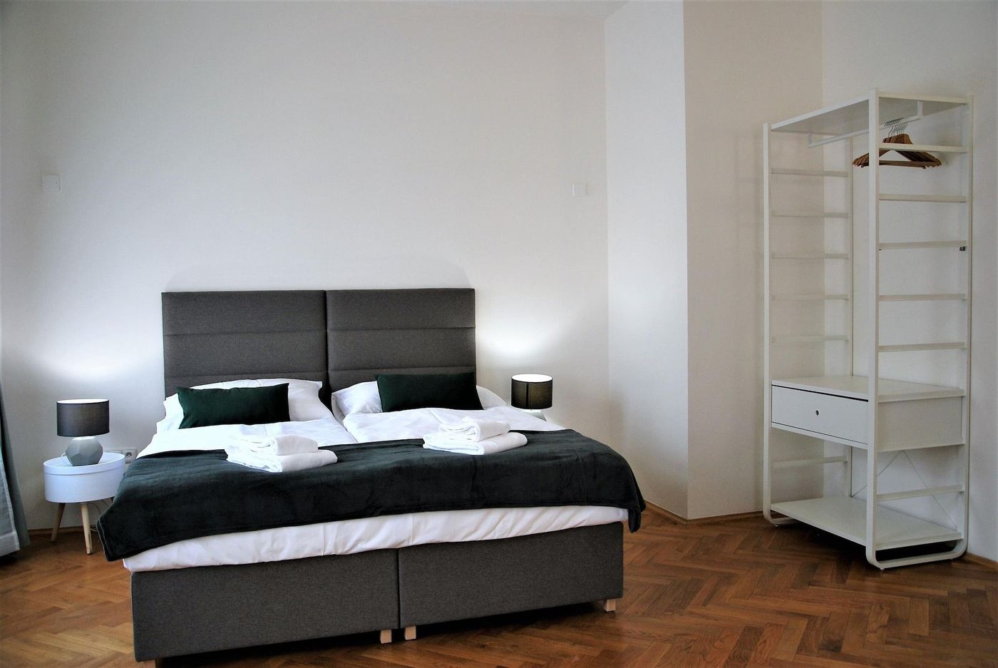 Boutique-Apartments-White-Swan-Room-55