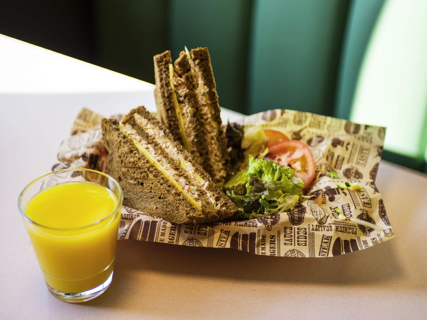 ibis-Schiphol-Amsterdam-Airport-Restaurant-57