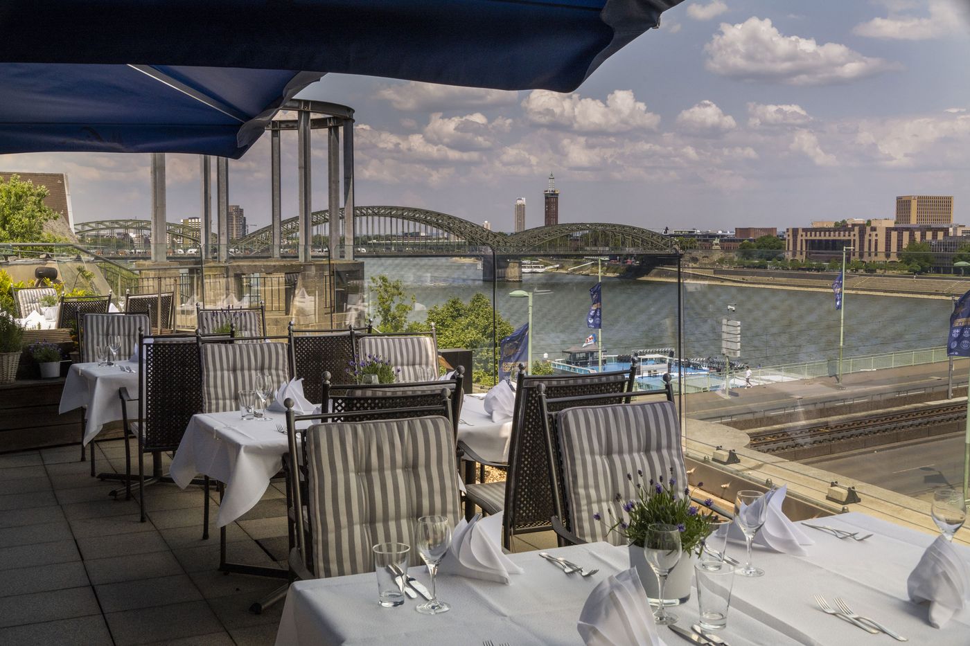 Maritim-Hotel-Cologne-Restaurant-57