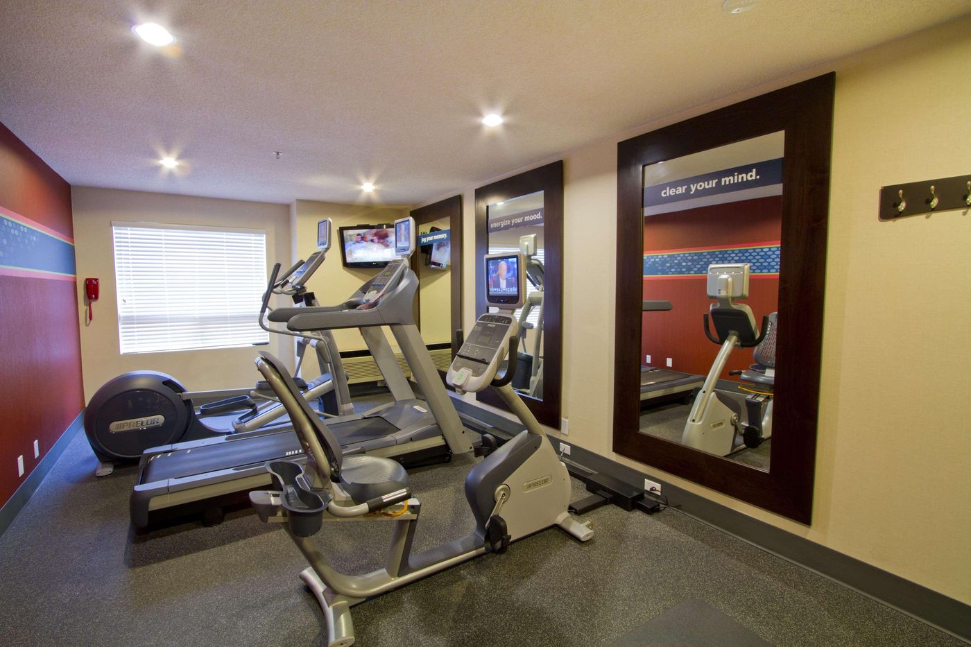 Hampton-Inn-by-Hilton-Vancouver-Airport-Sports-and-Entertainment-21