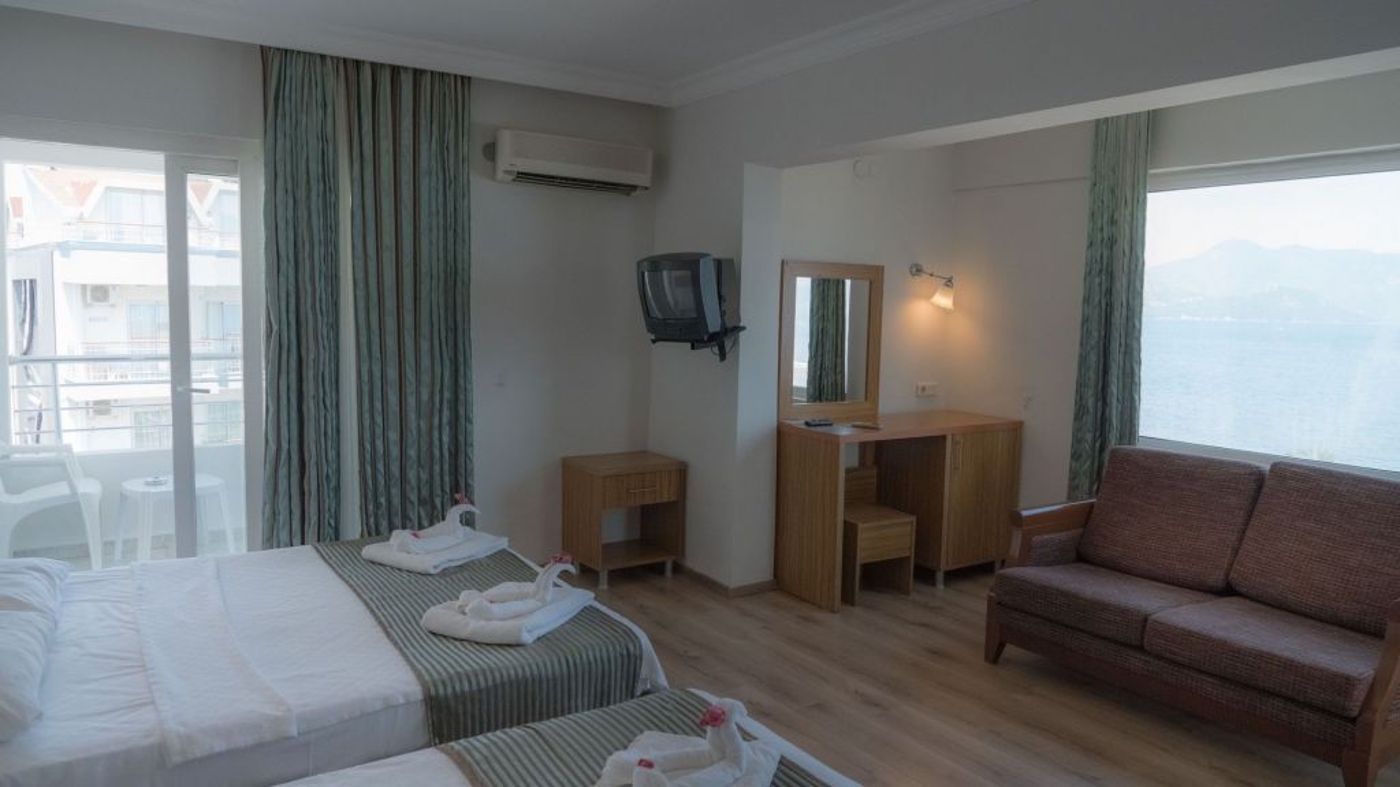 Cle-Seaside-Hotel-Room-14