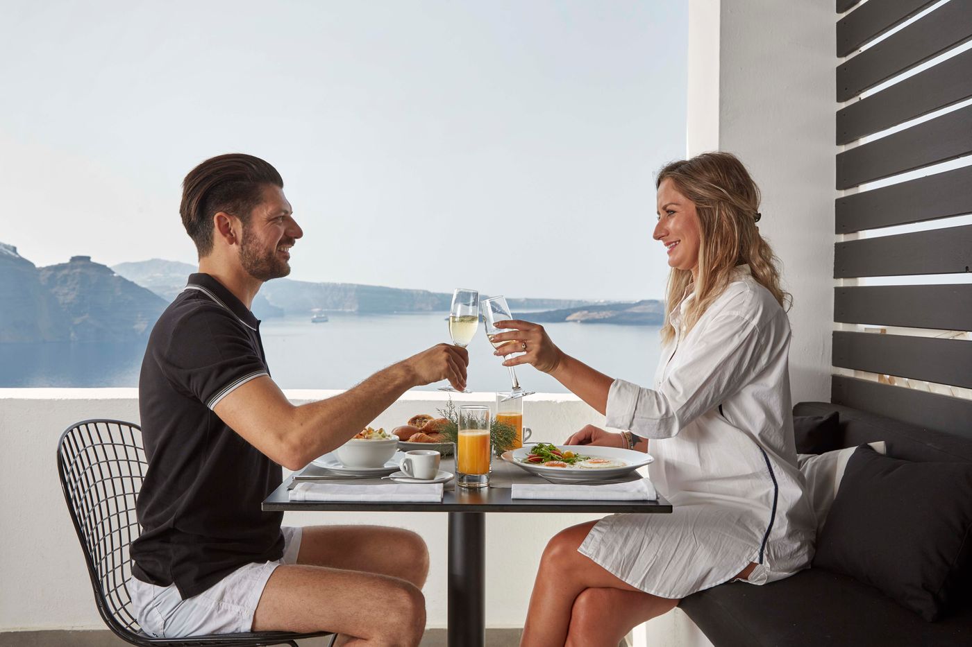 Mr-and-Mrs-White-Oia-Santorini-Restaurant-9