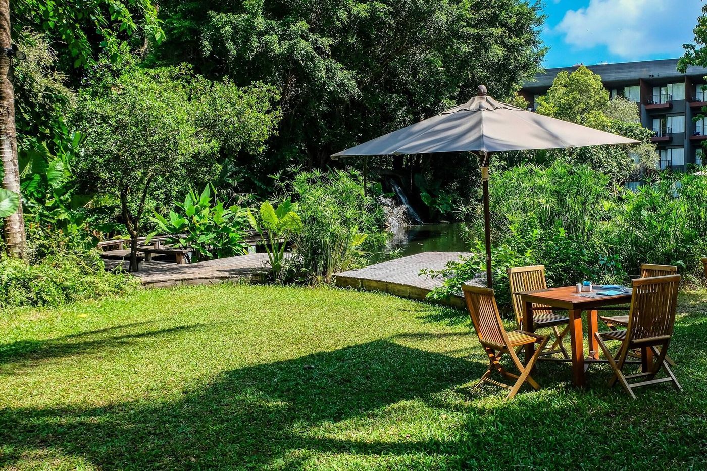 Renaissance-Phuket-Resort---Spa-Restaurant-19