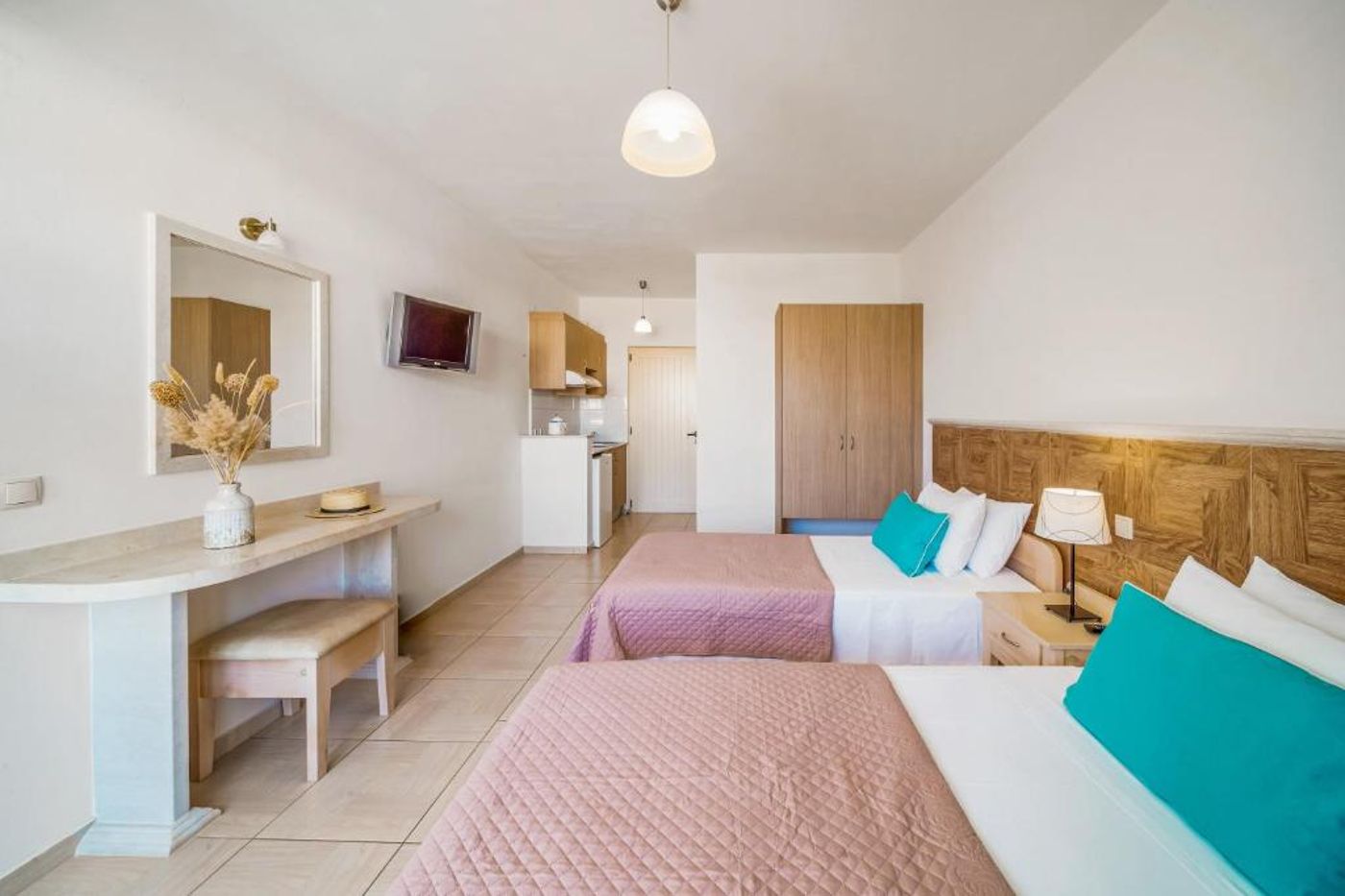 Maria-Rousse-Studios-Room-29