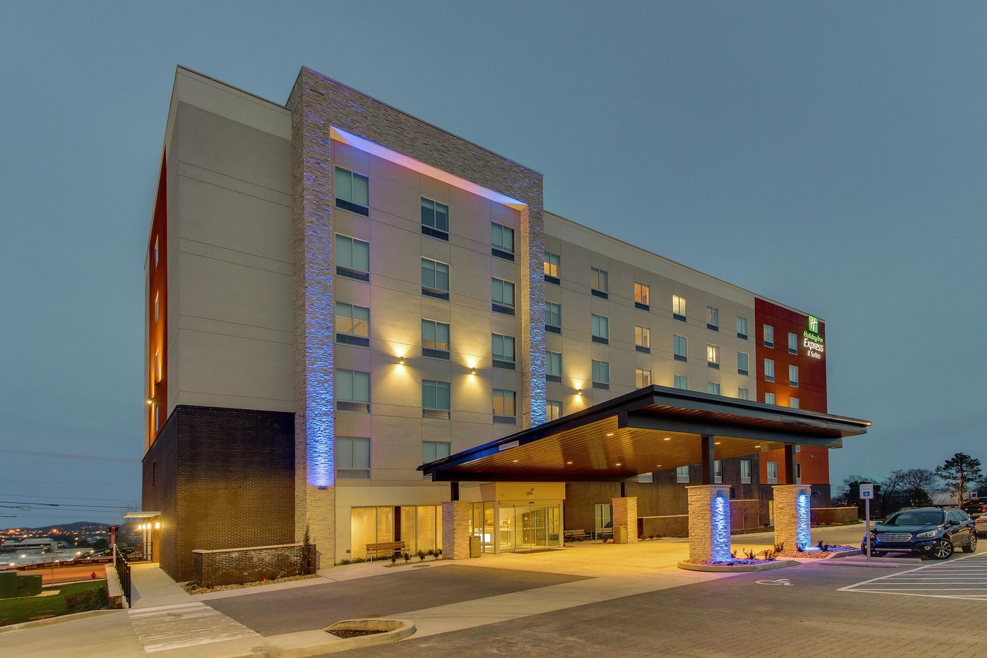 Holiday Inn Express & Suites Nashville Metrocenter-United States-Nashville-General view-2