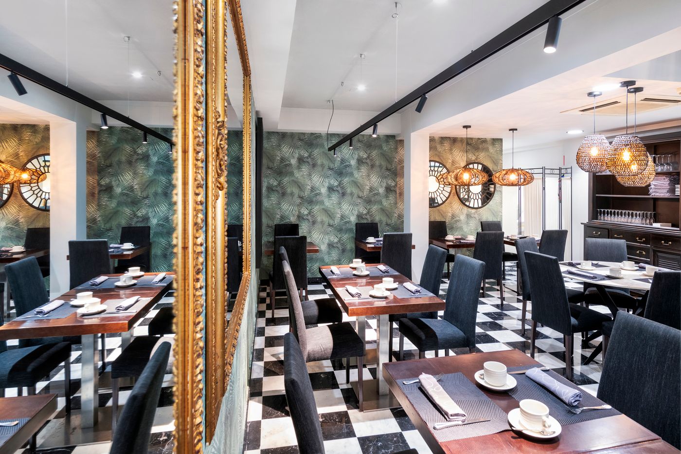 Salles-Hotel-Aeroport-de-Girona-Restaurant-23