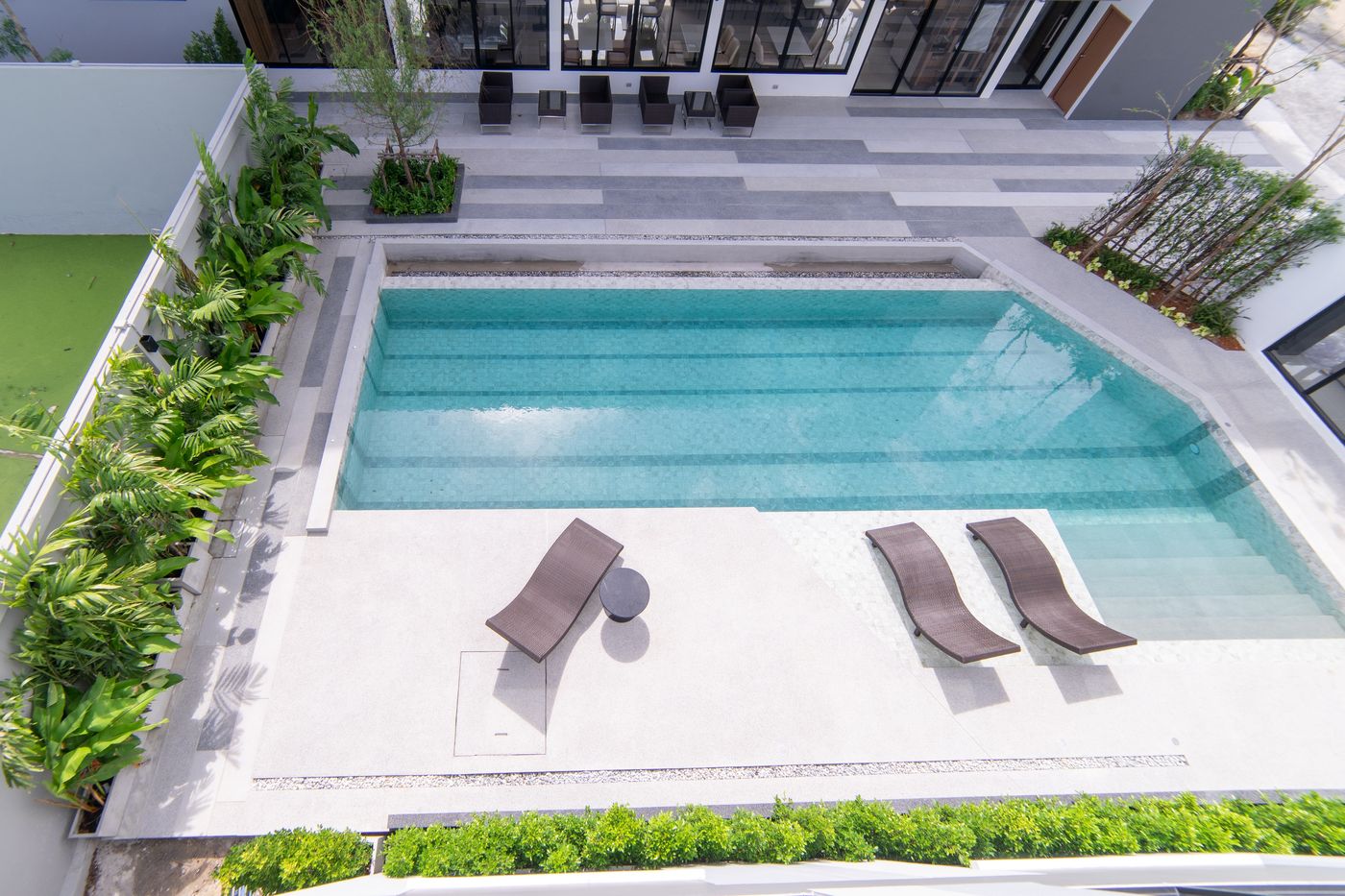 Gate43-Airport-Hotel-Pool-53