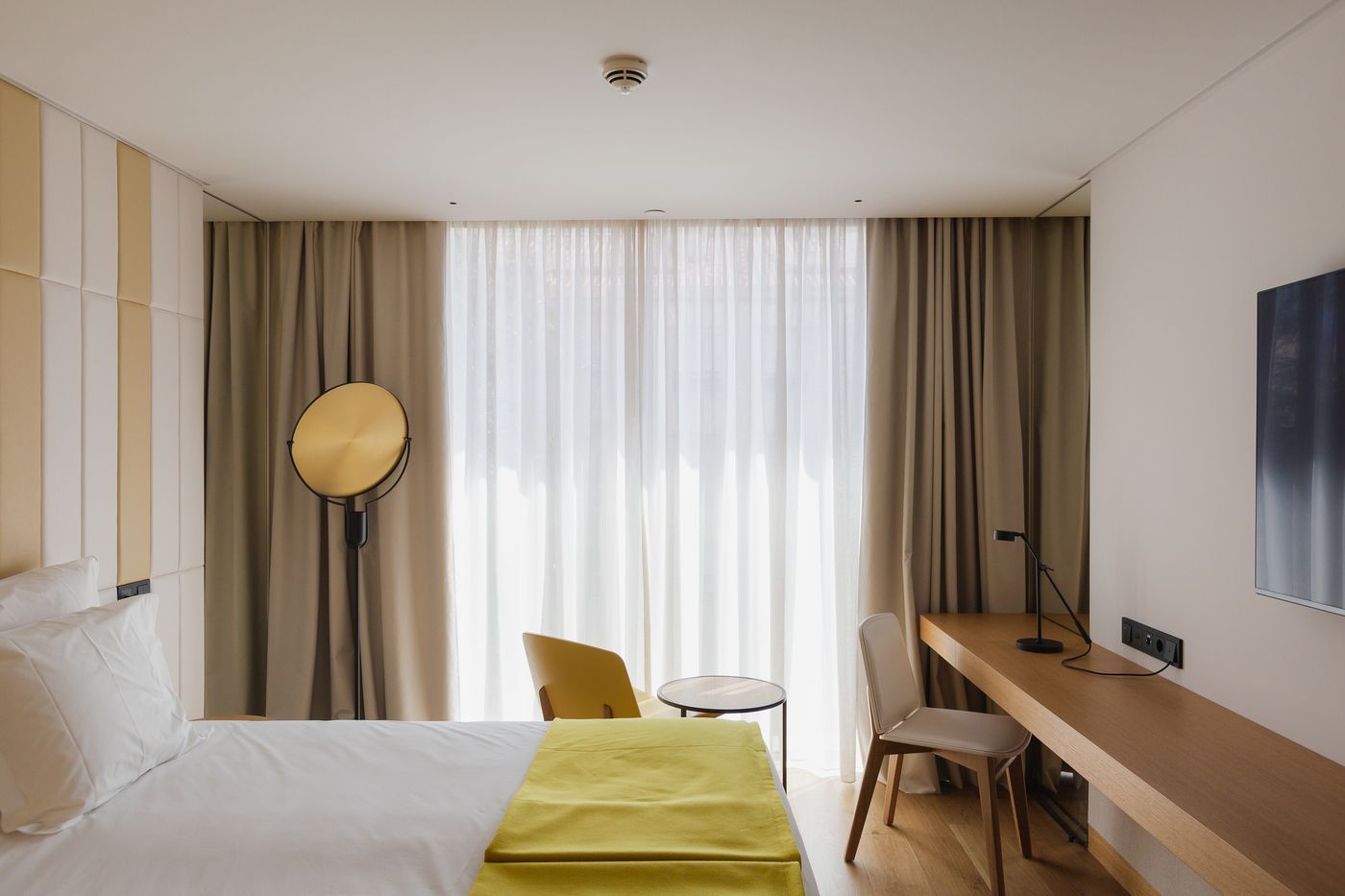 Lumen-Hotel-and-The-Lisbon-Light-Show-Room-14