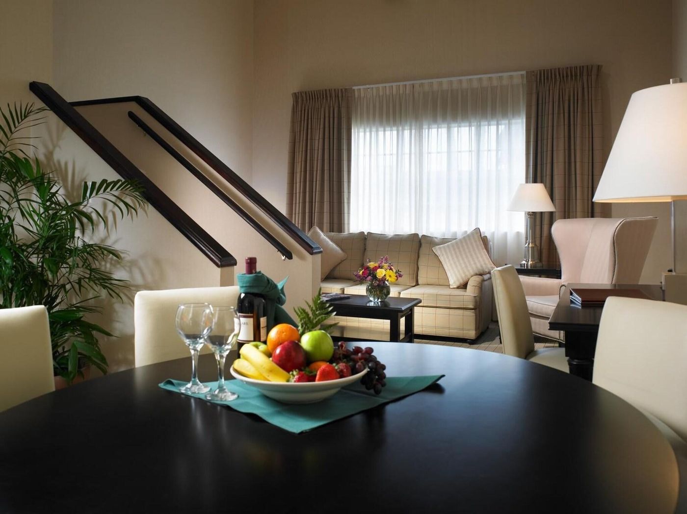 Anaheim-Majestic-Garden-Hotel-Room-5