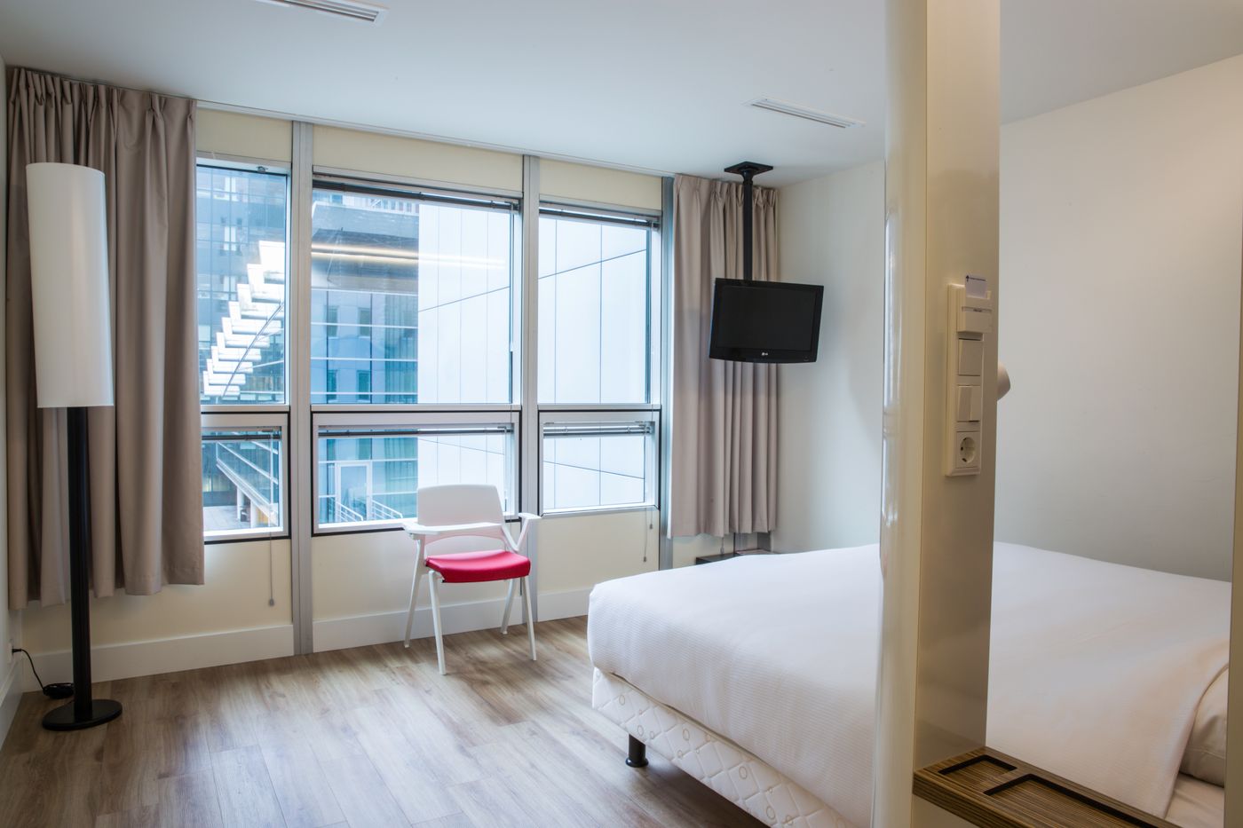 Qbic-Hotel-Amsterdam-Wtc-Room-17