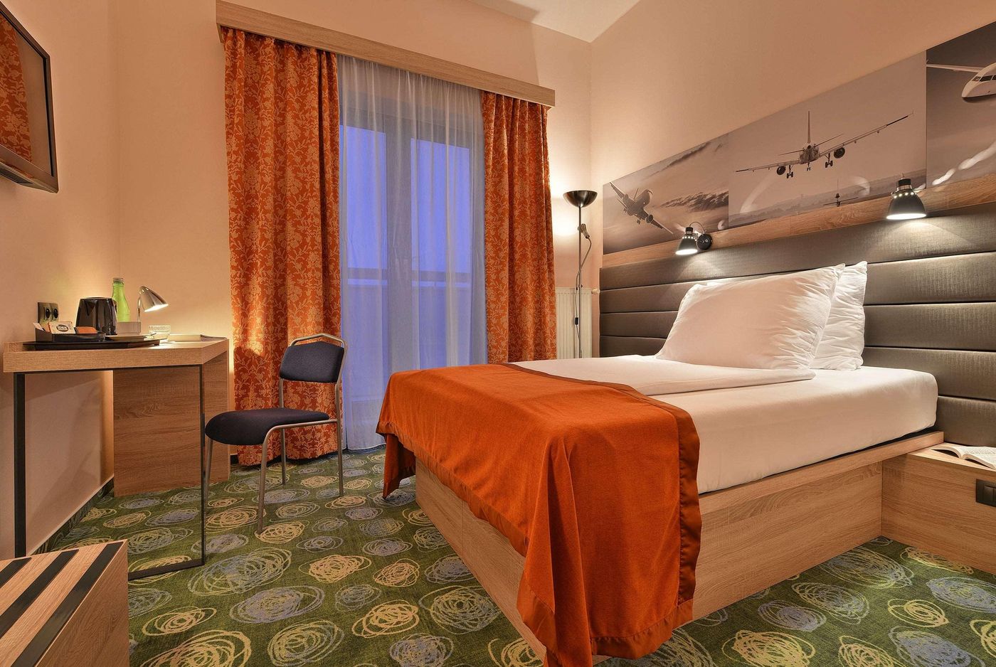 Ramada-Airport-Prague-Room-7
