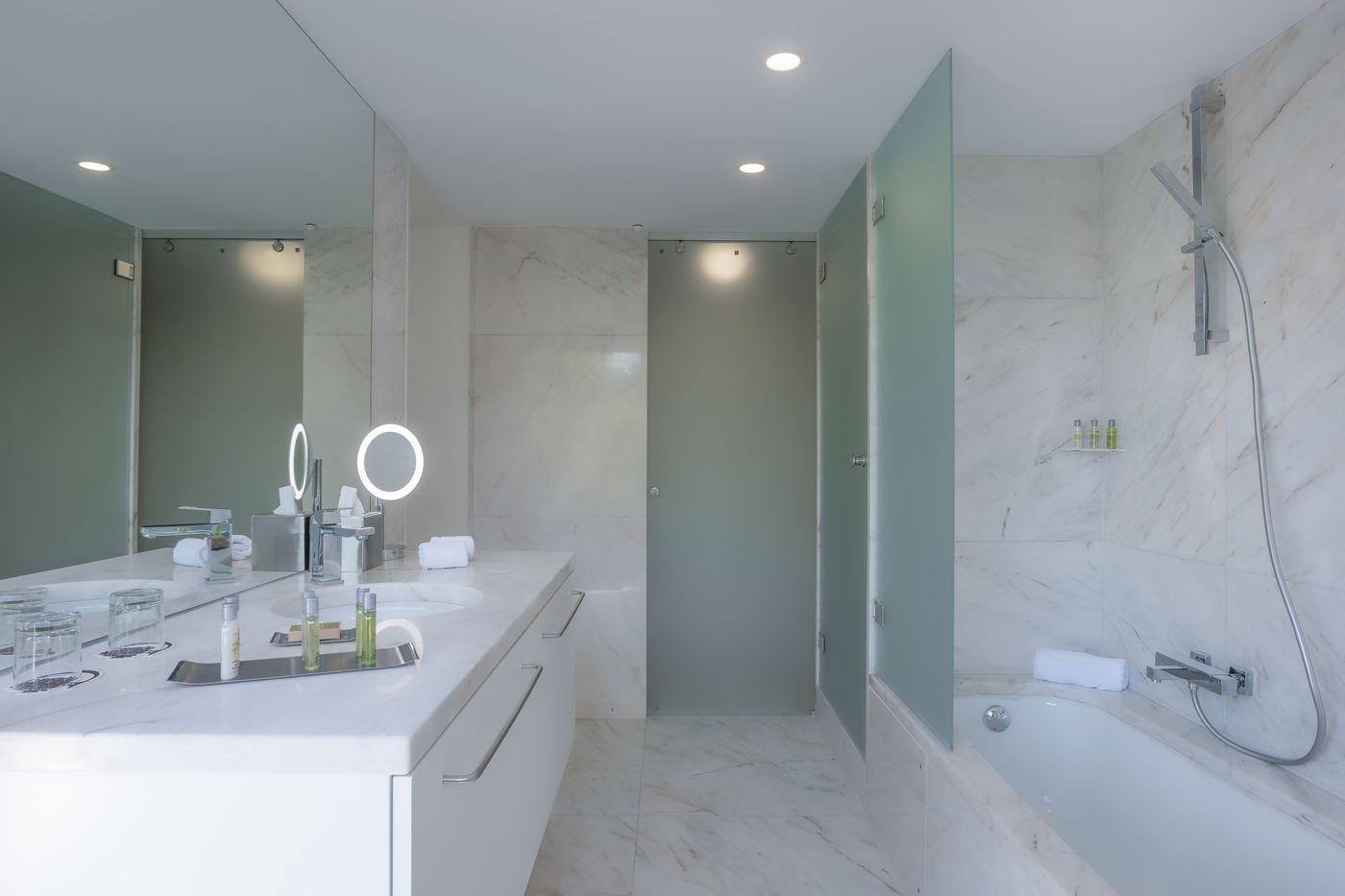 Doubletree-by-Hilton-Lisbon---Fontana-Park-Room-36