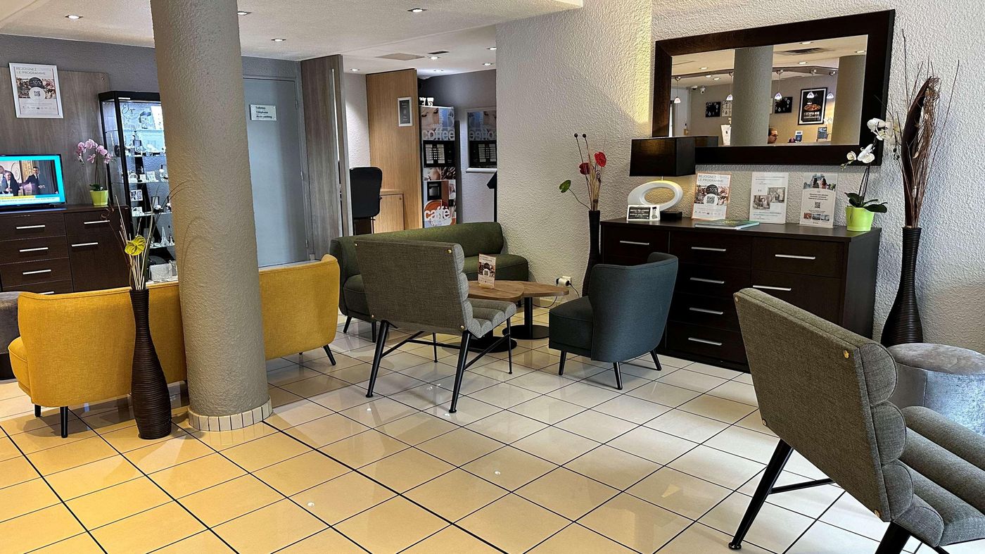 Kyriad-Le-Bourget-Centre---Parc-Des-Expositions-Lobby-6