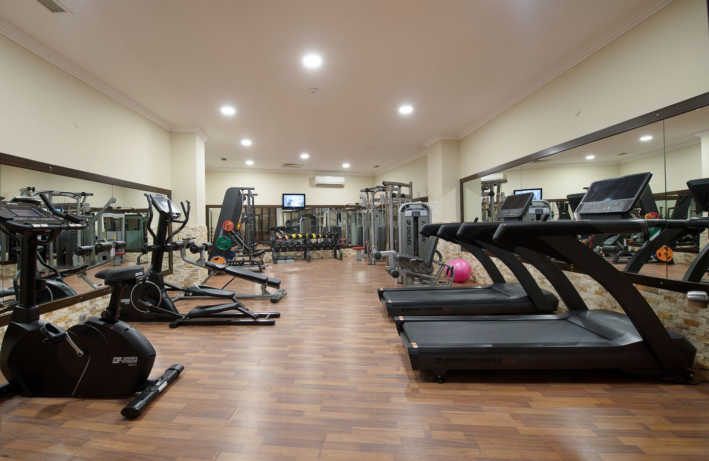 Quatro Famıly Club Dem