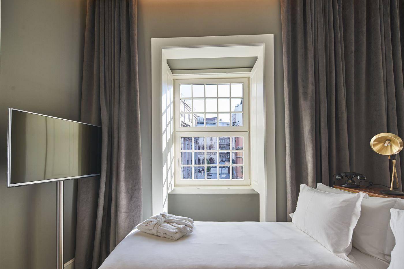 O-Artista-Suites-By-Europe-Room-14