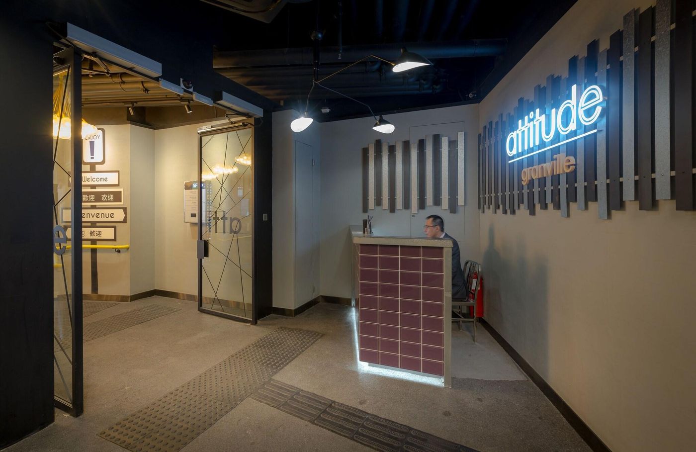 attitude-on-granville-Lobby-15