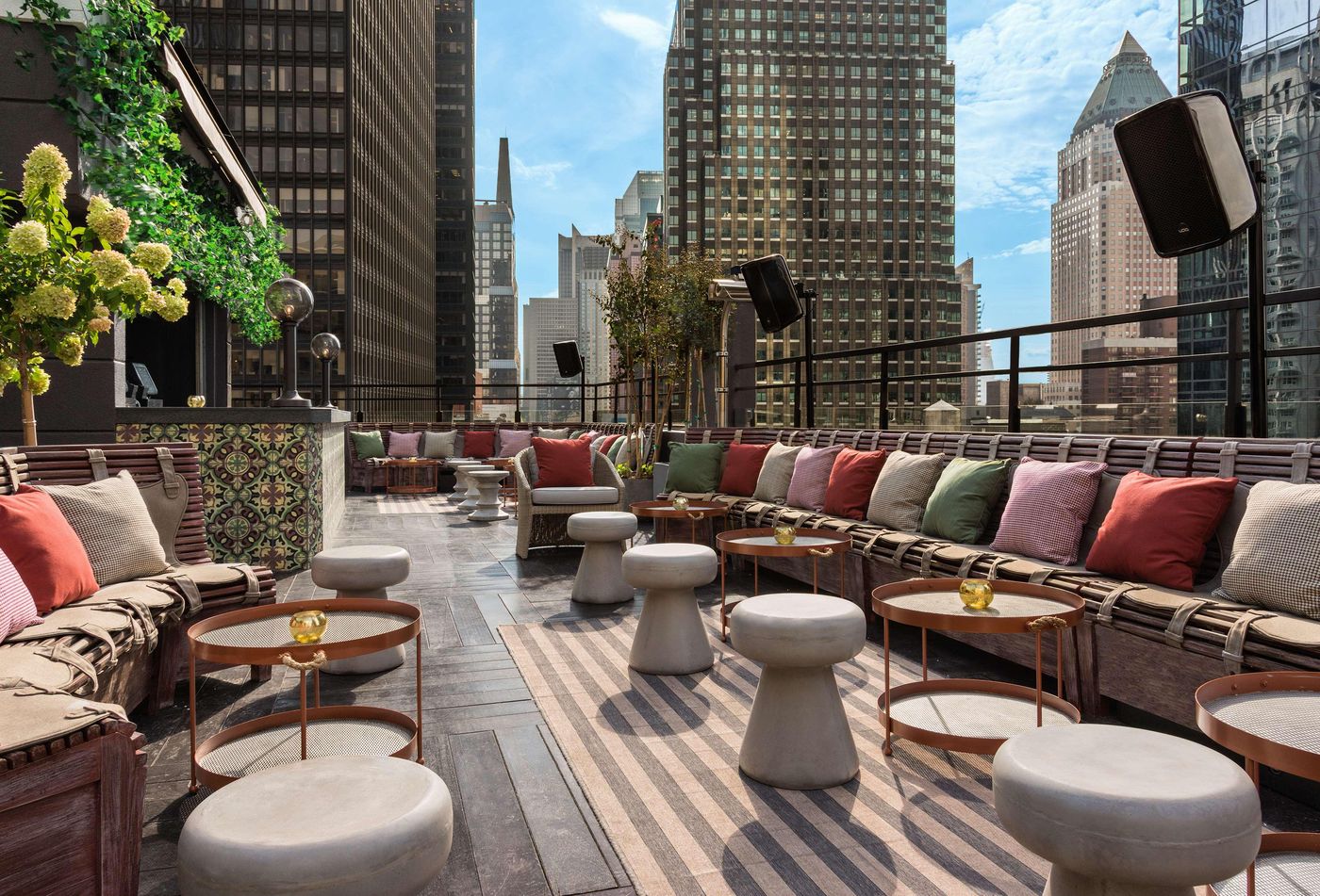 Dream-Midtown-Pool-36