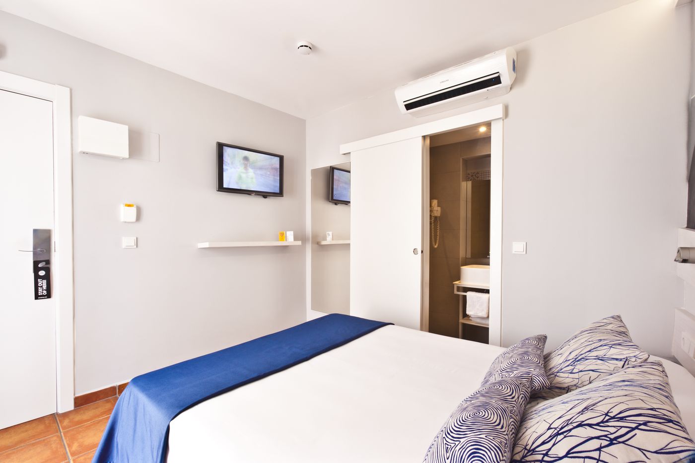 Hotel-Ryans-La-Marina-Room-33
