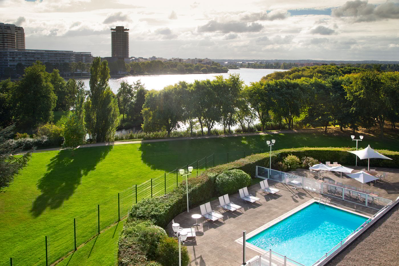 Novotel-Paris-Creteil-Le-Lac-Pool-12