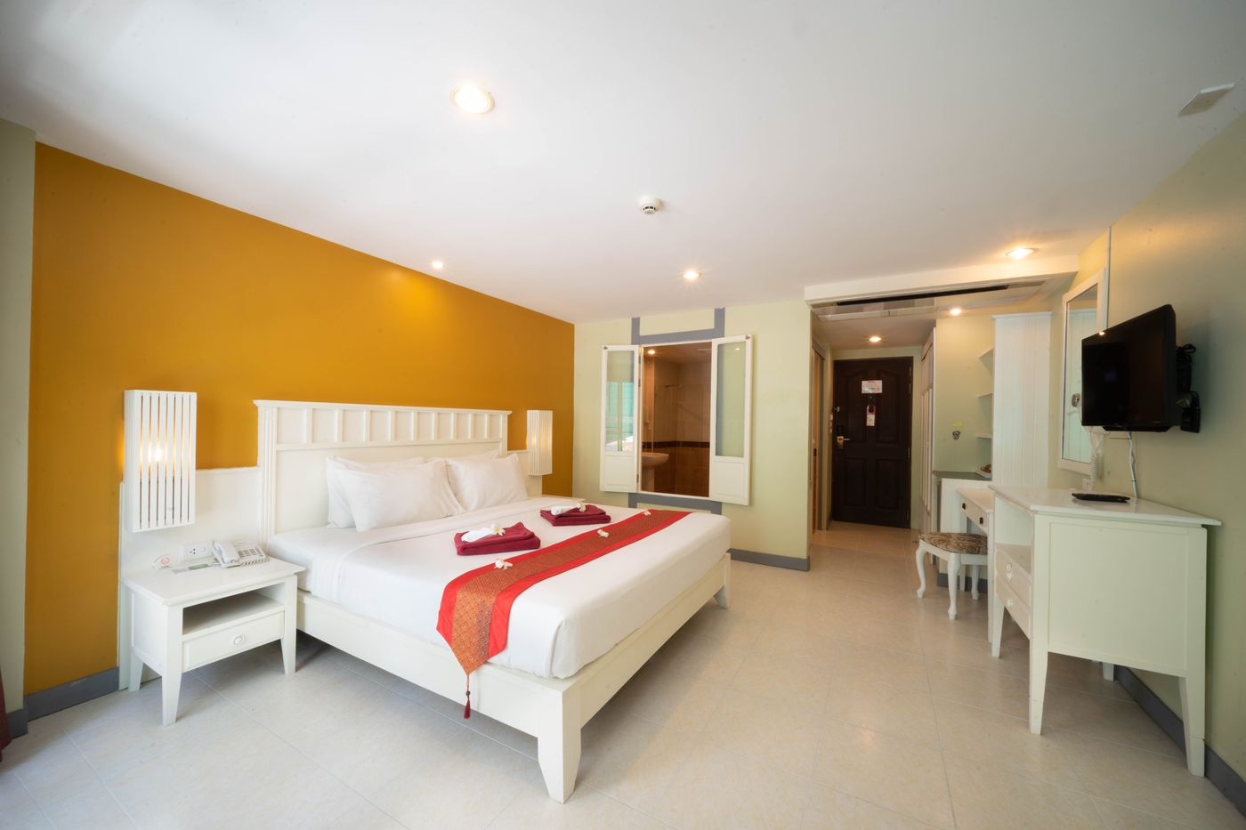 LA-Vintage-Resort--Former-Poppa-Palace--Room-21