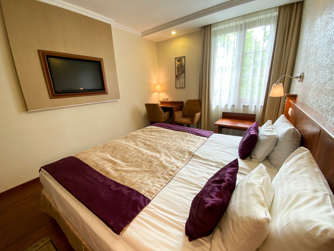 Gold-Hotel-Budapest-Room-14