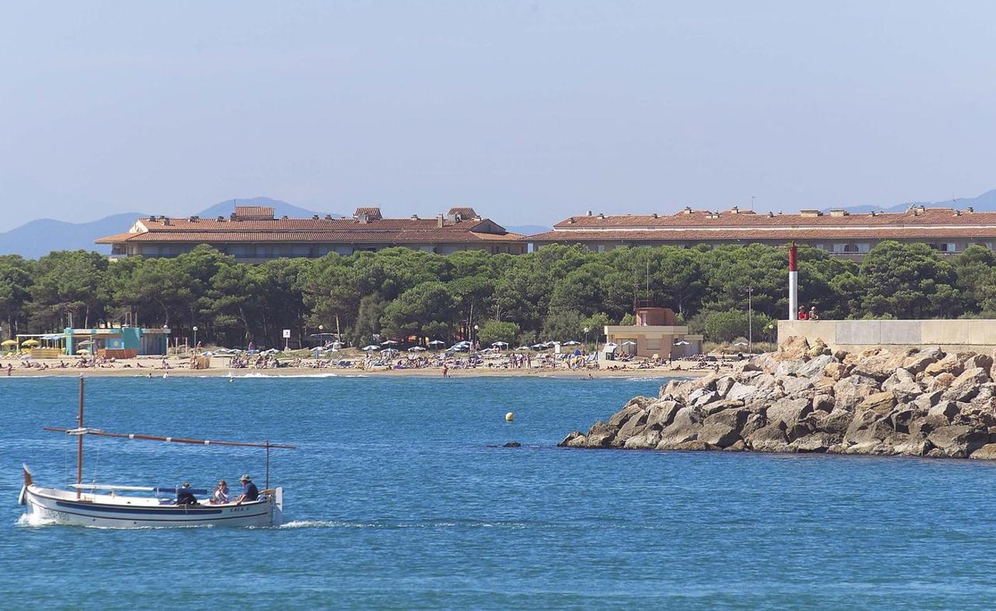 Salles-Beach-Apartments-Beach-42