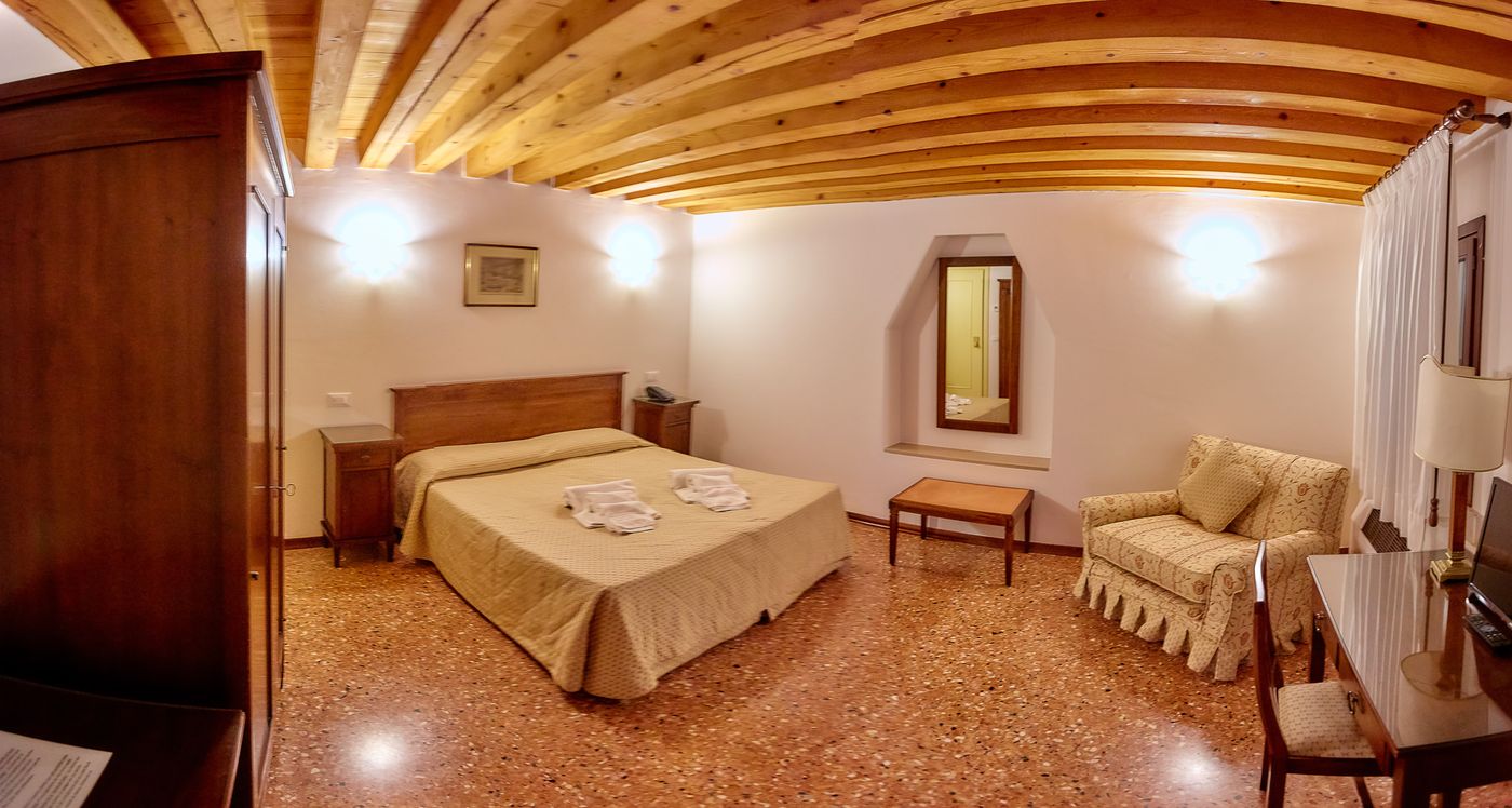Riviera-dei-Dogi-Room-25