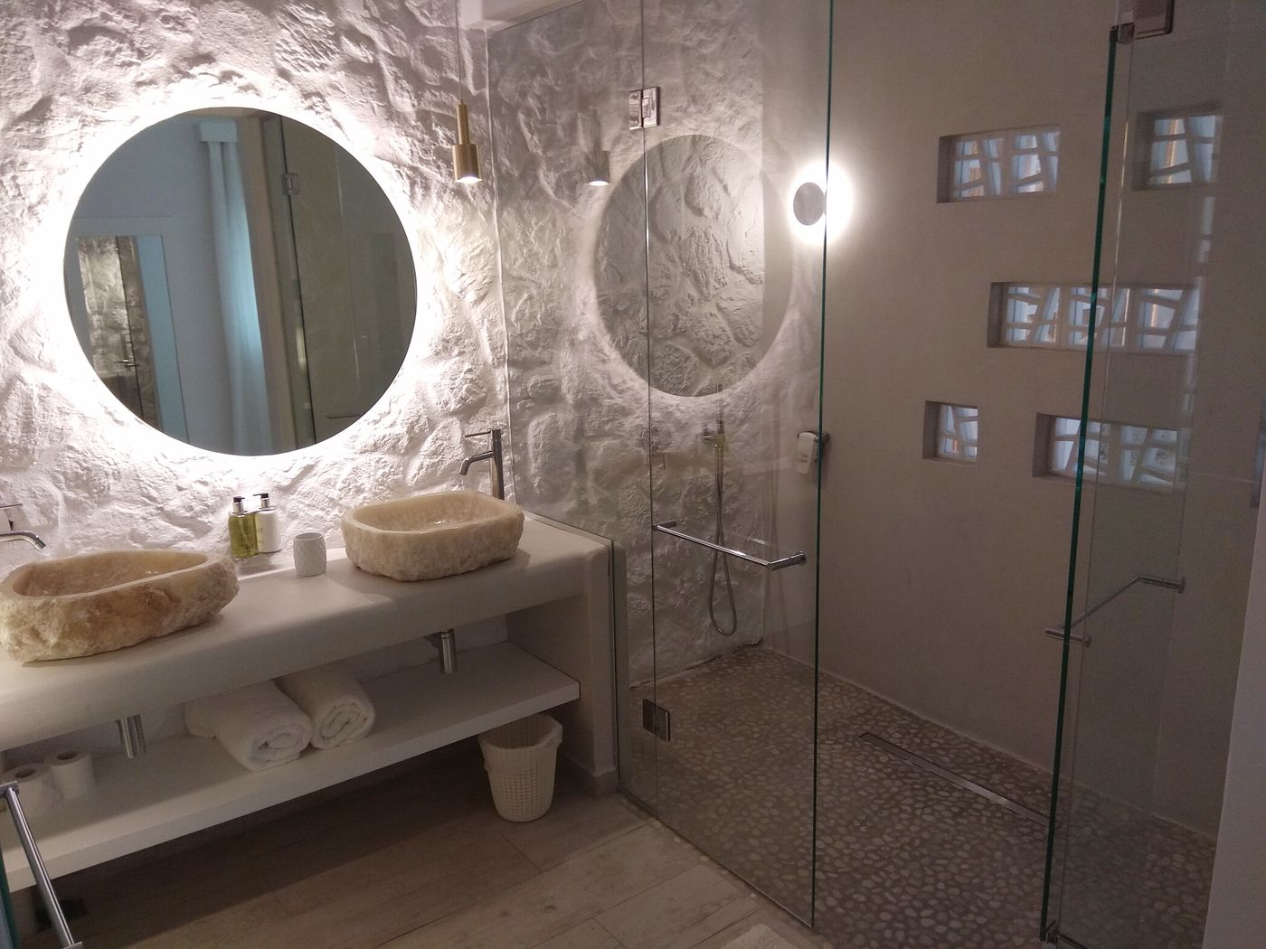 Petri-Suites-Room-56