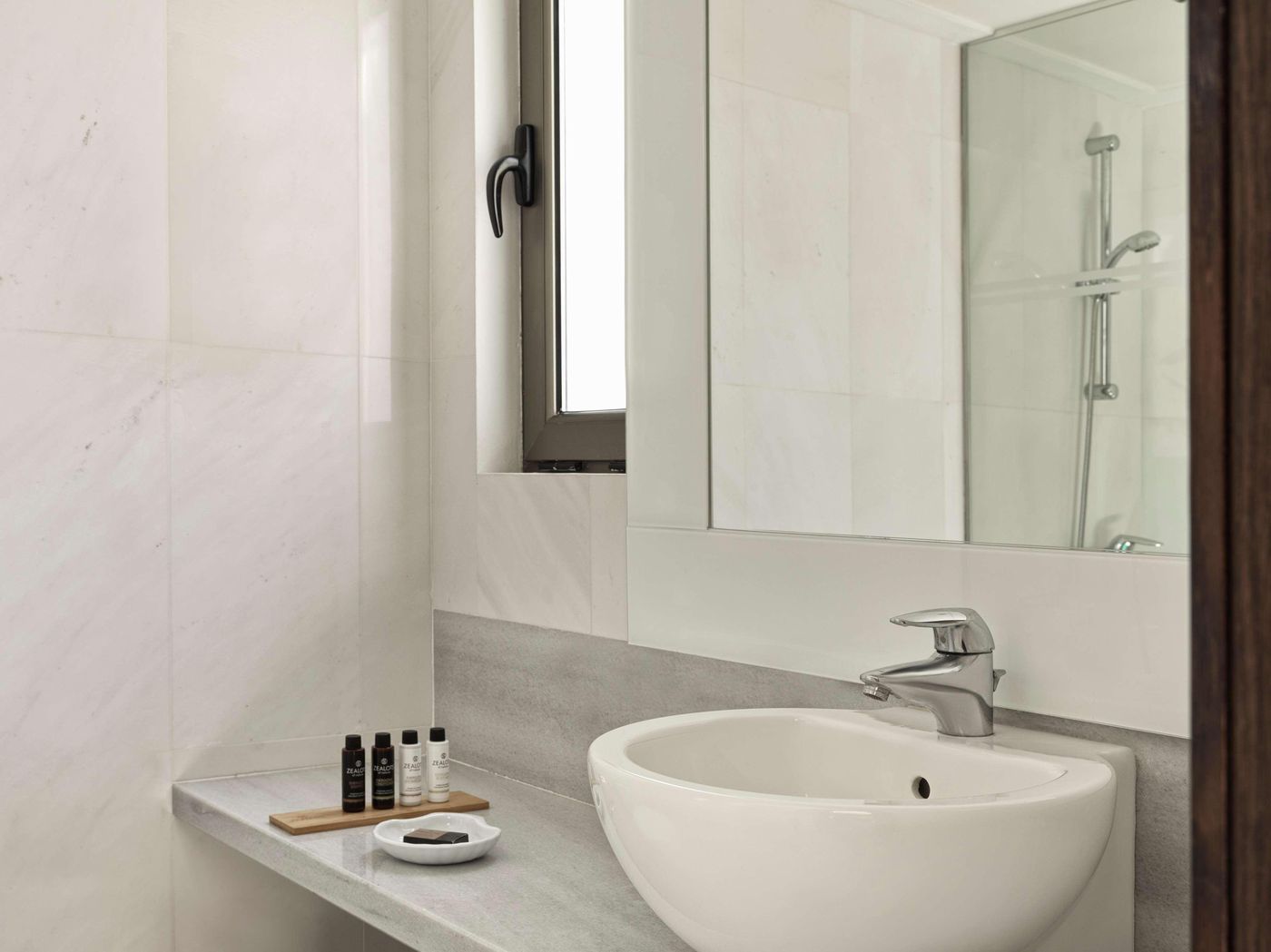 Kontokali-Bay-Room-51