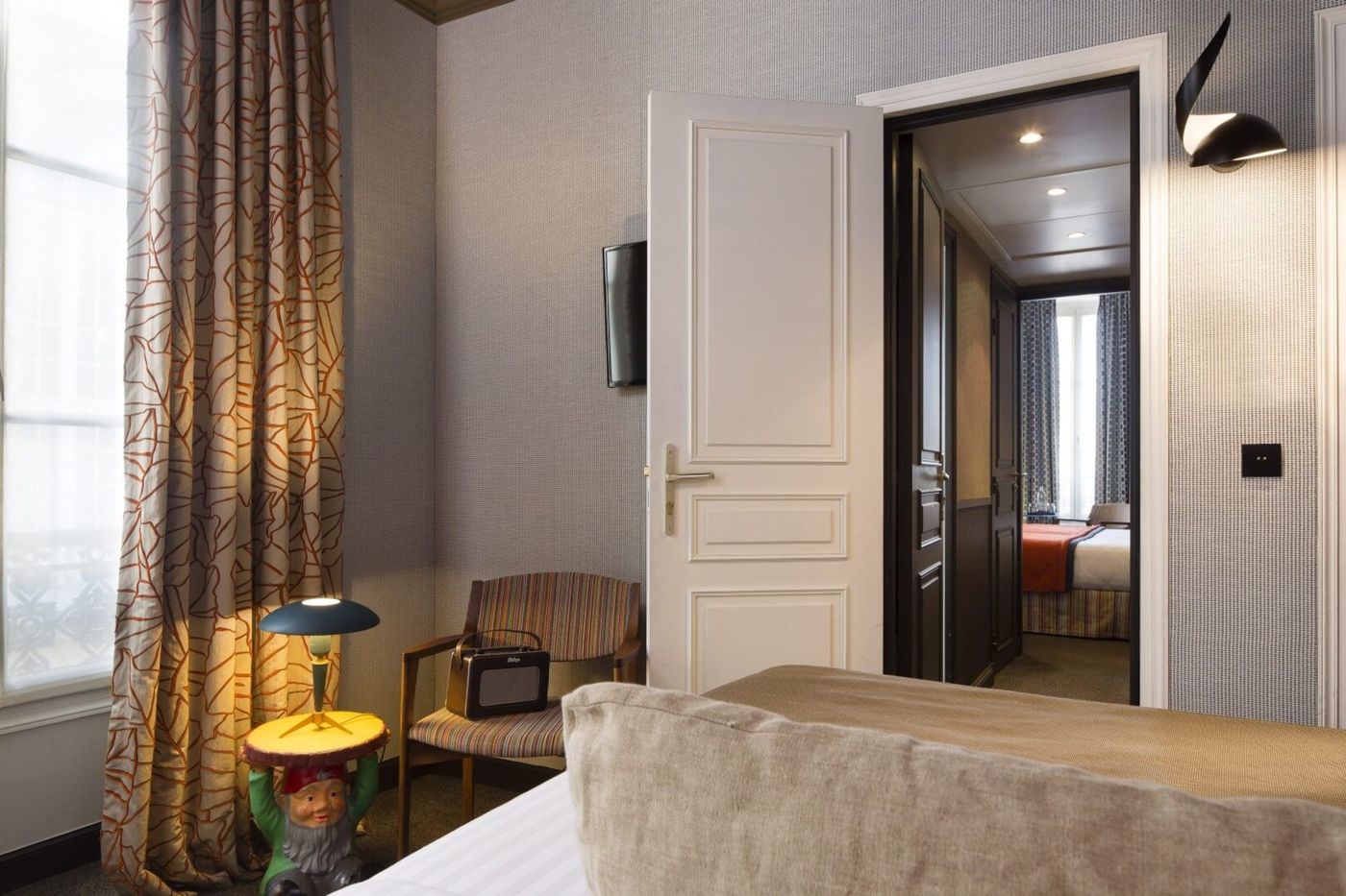 Les-Dames-Du-Pantheon-Room-3